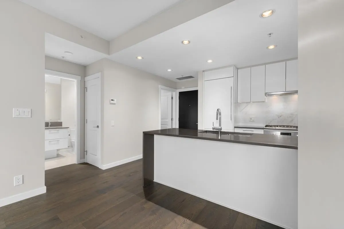 110 5687 Gray Avenue