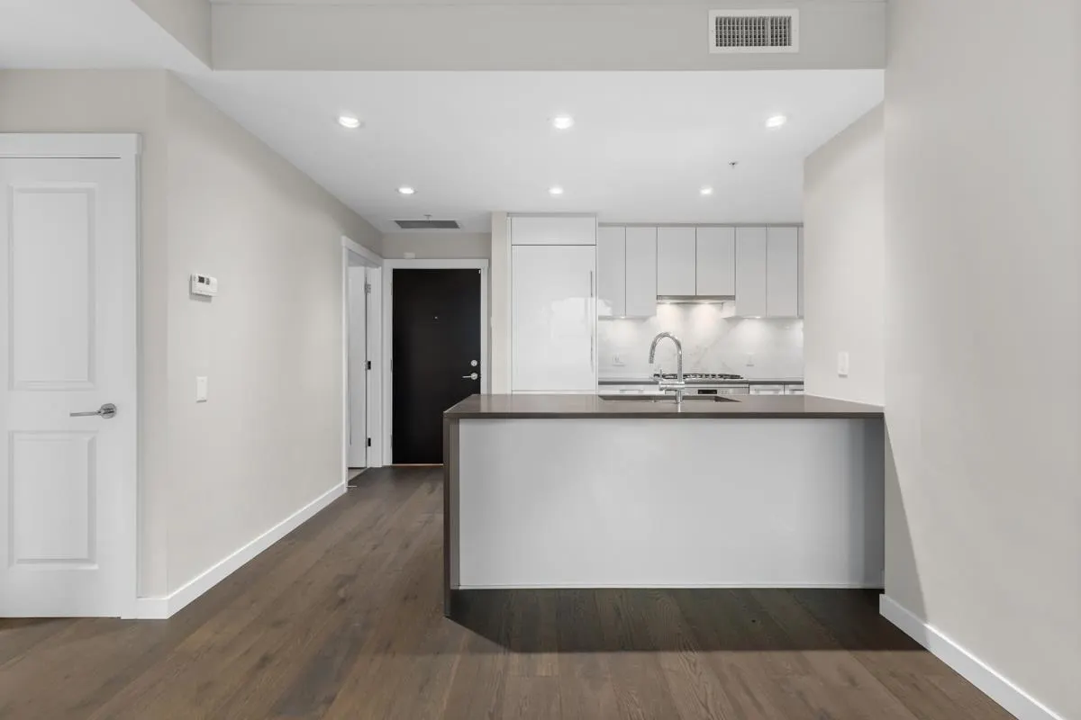 110 5687 Gray Avenue