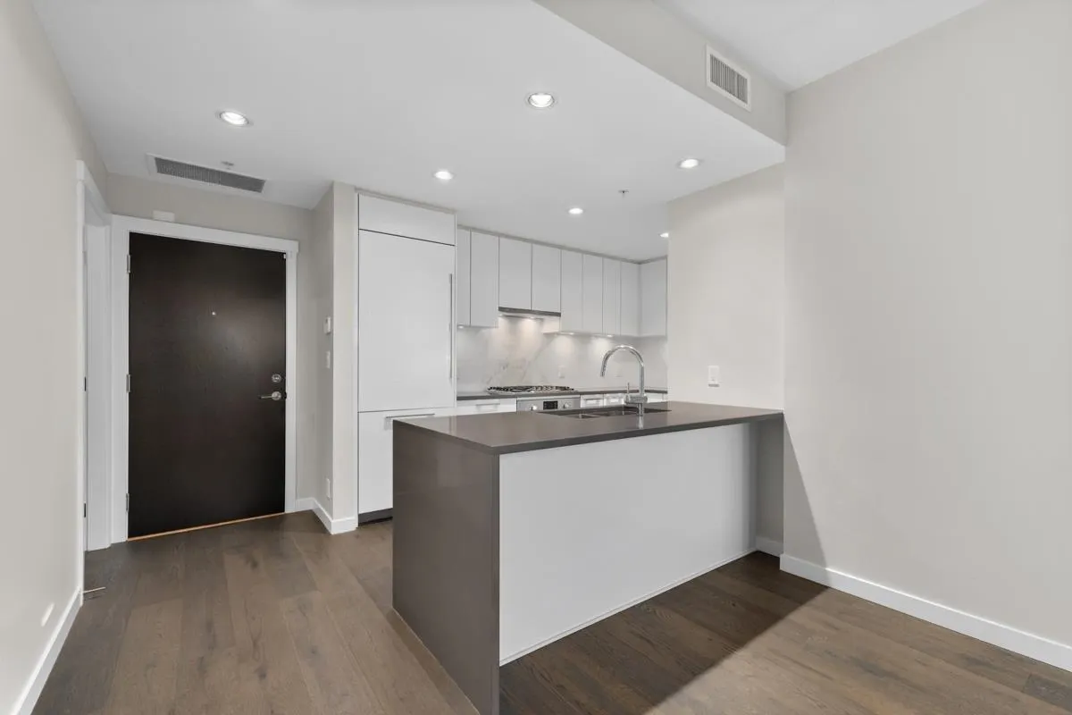 110 5687 Gray Avenue