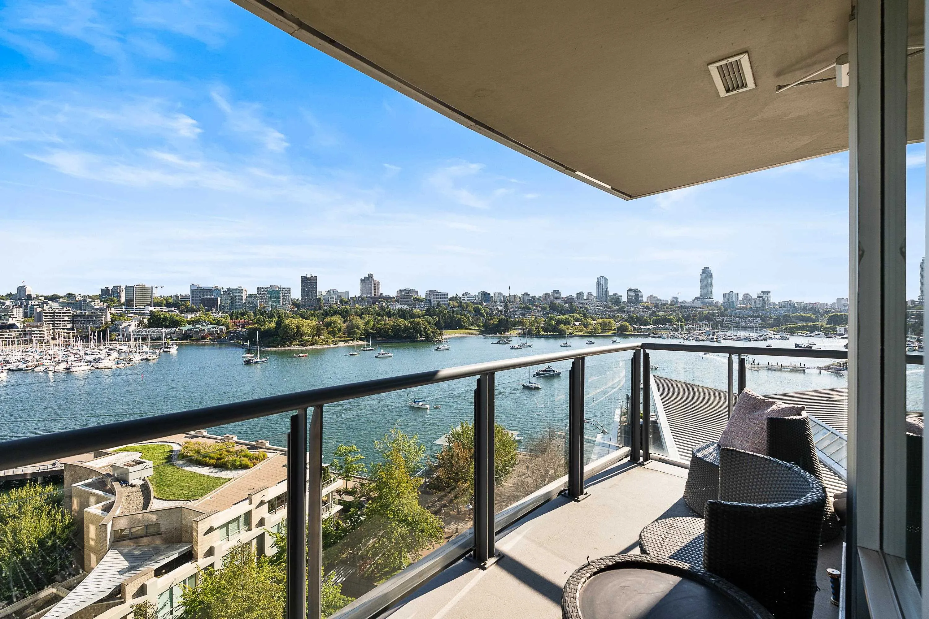 1202 1383 Marinaside Crescent