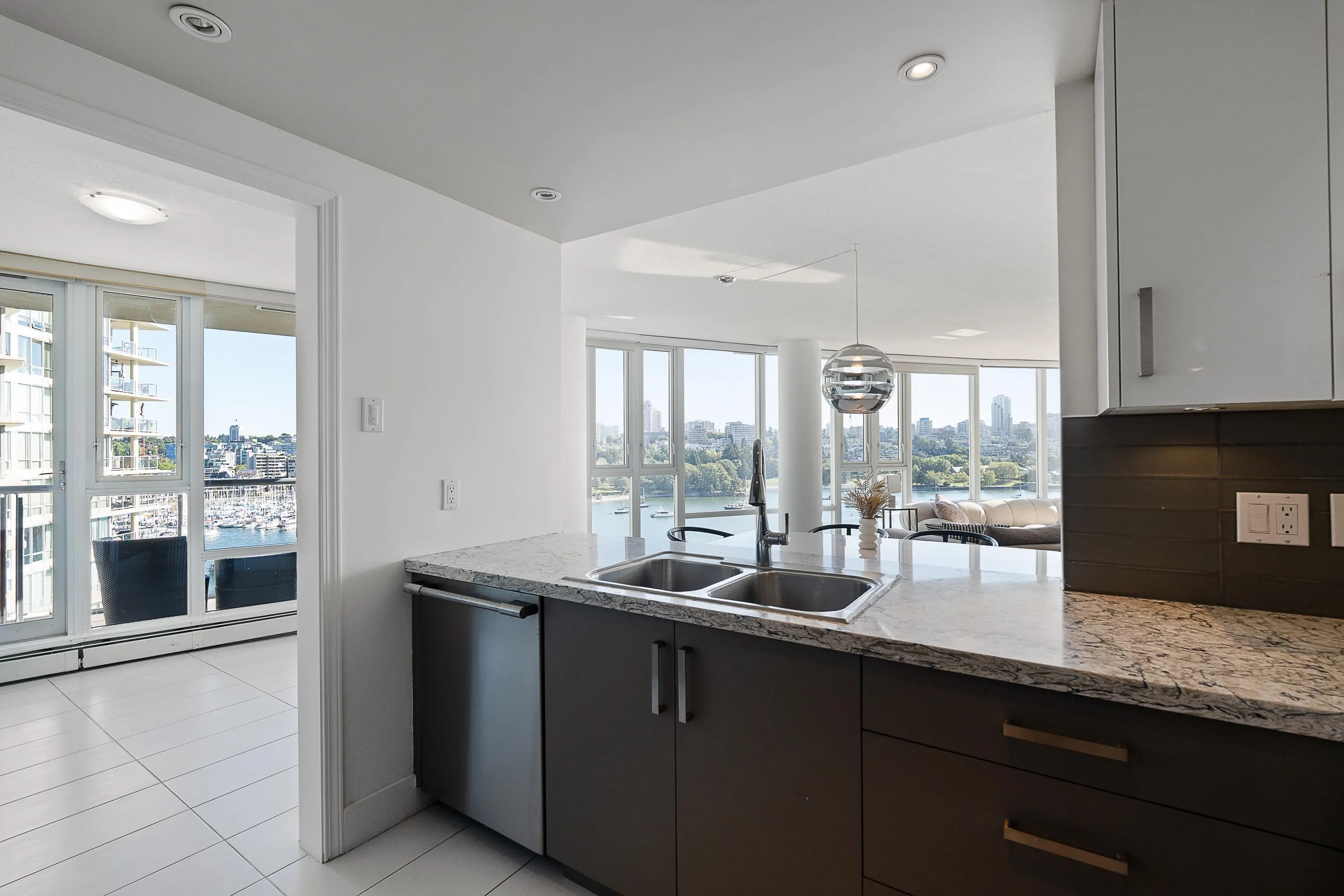 1202 1383 Marinaside Crescent