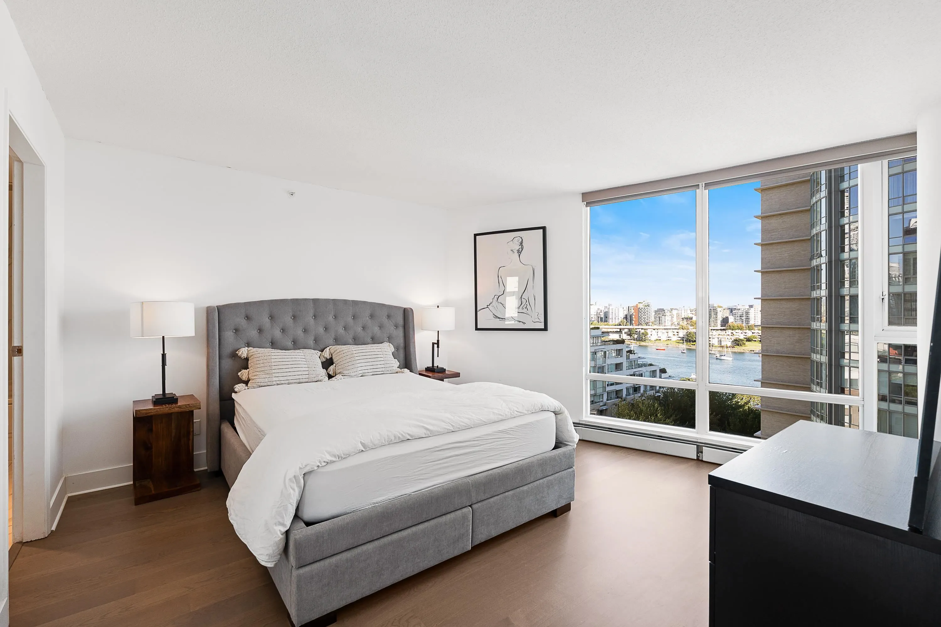 1202 1383 Marinaside Crescent