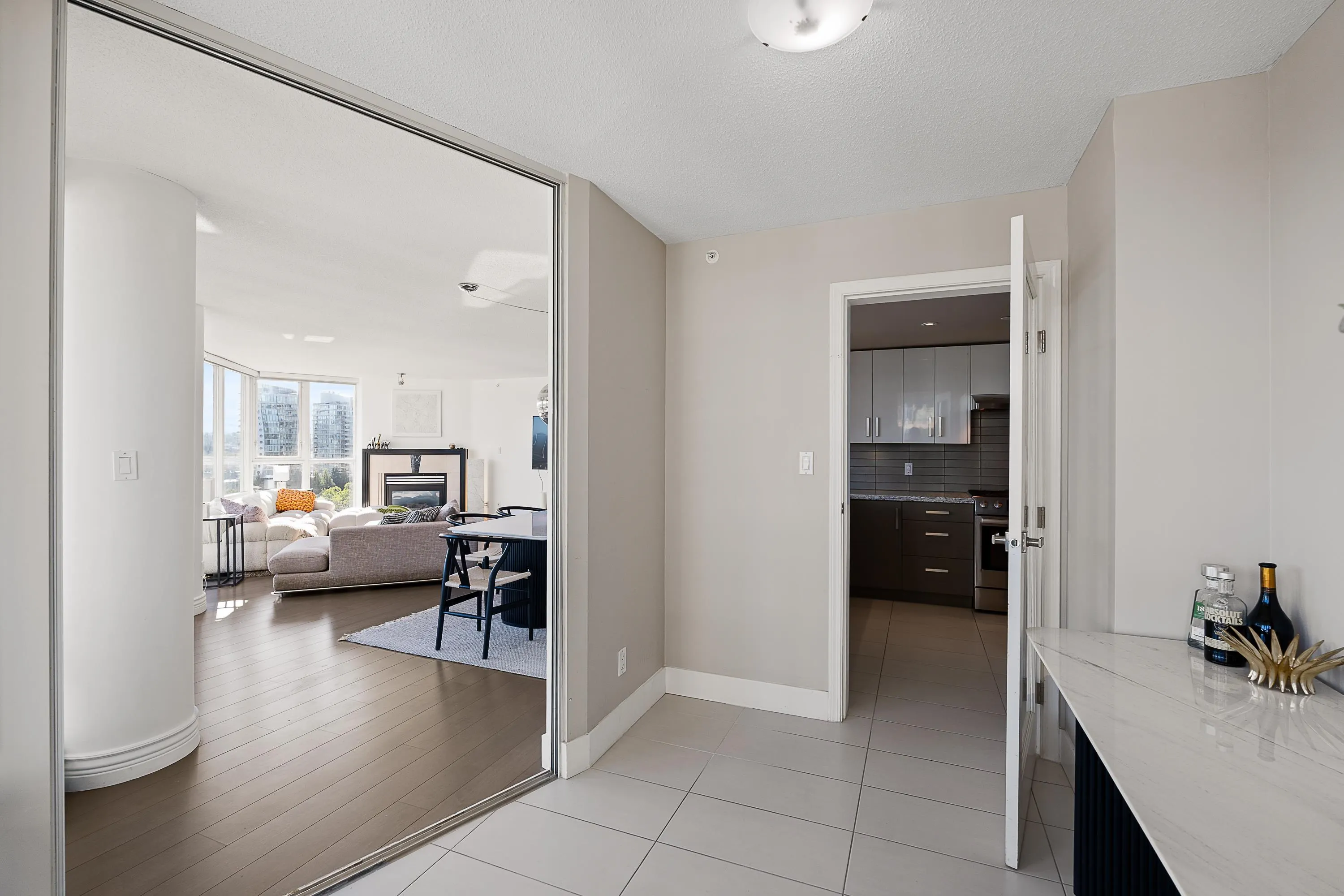 1202 1383 Marinaside Crescent