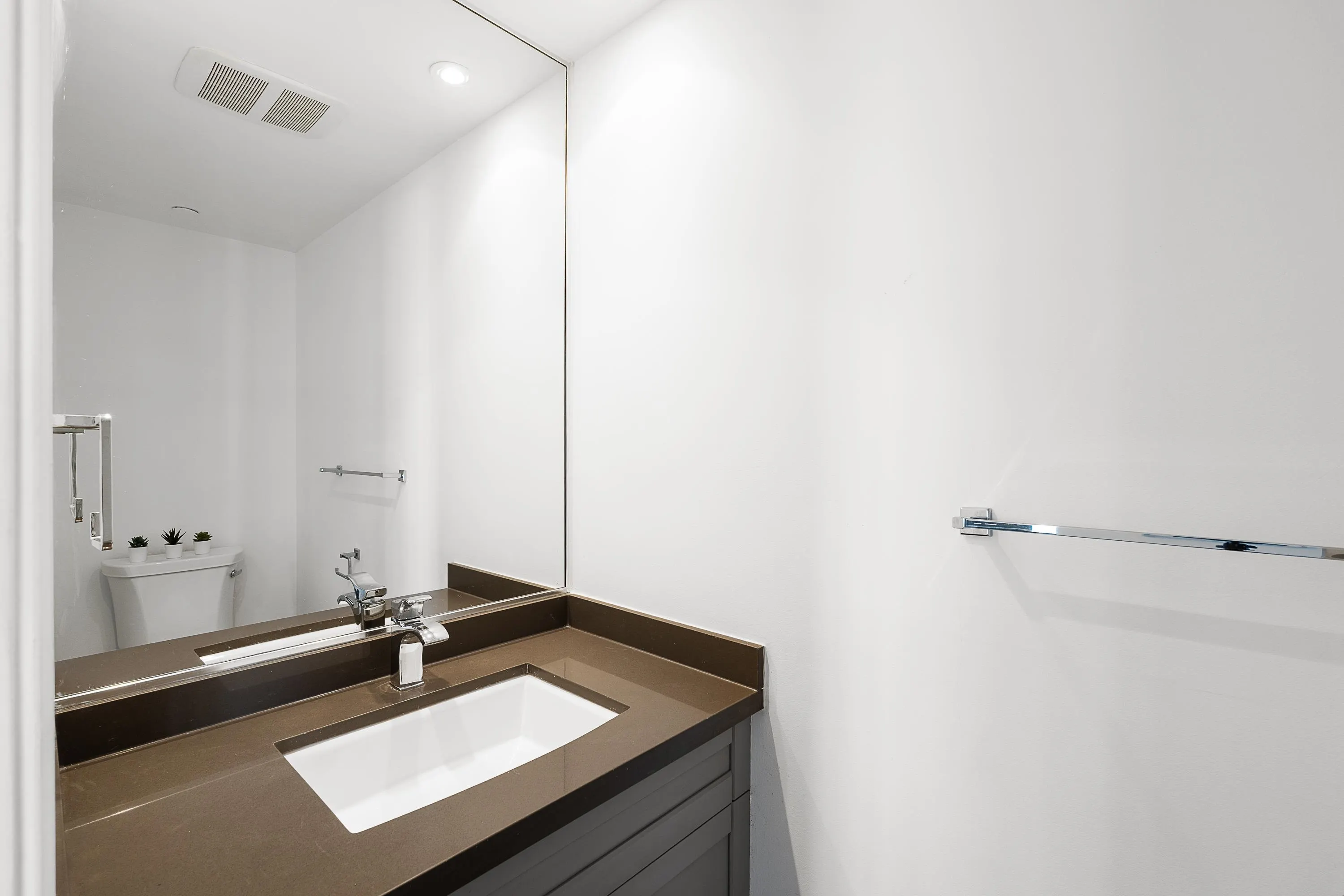 1202 1383 Marinaside Crescent