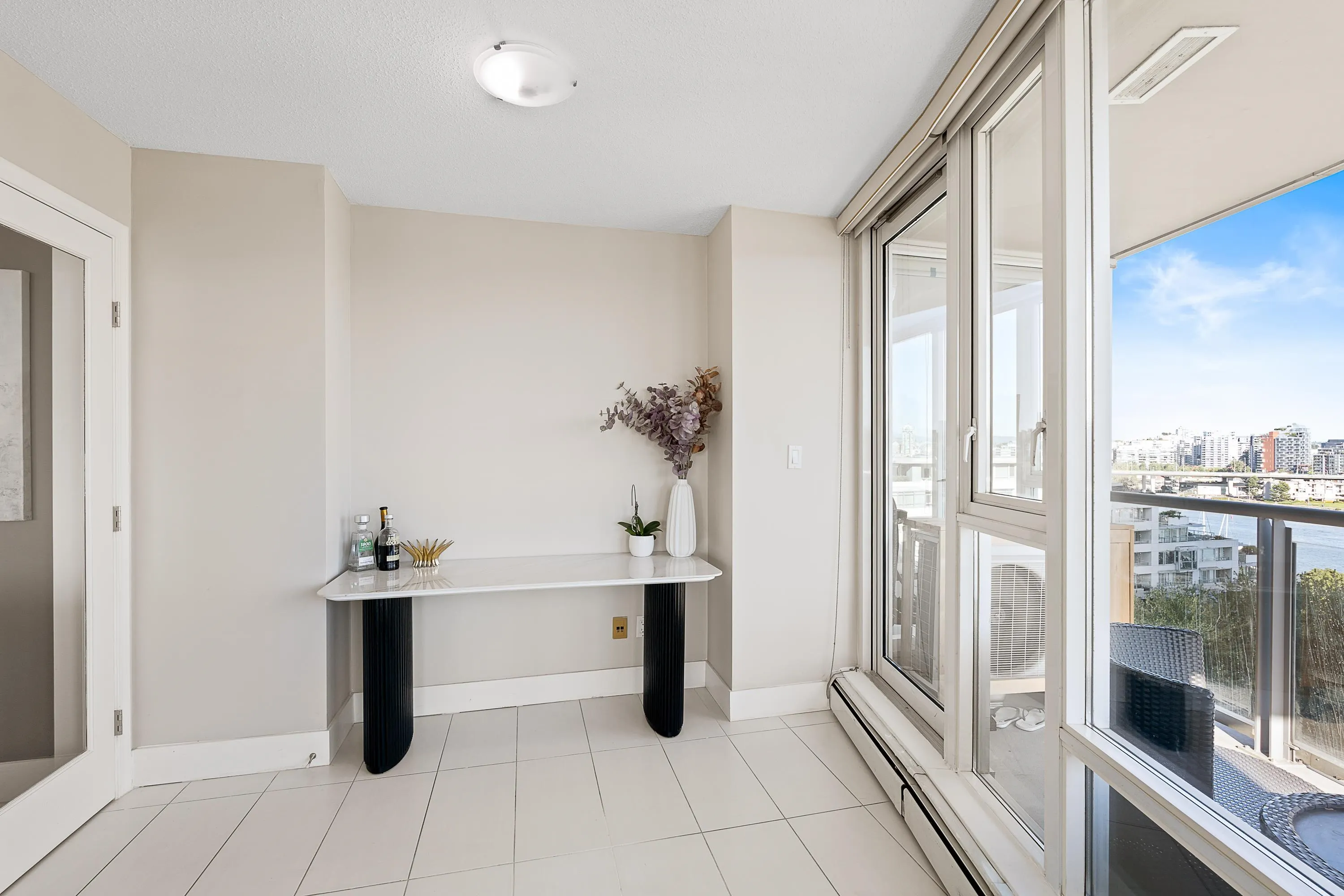 1202 1383 Marinaside Crescent