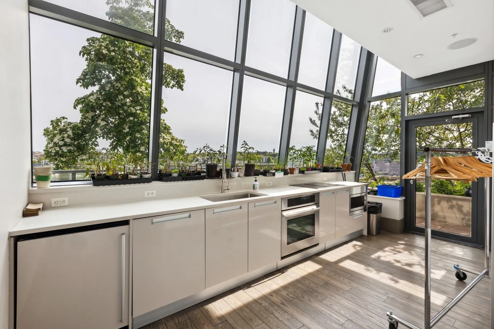 1606 288 W 1st Avenue