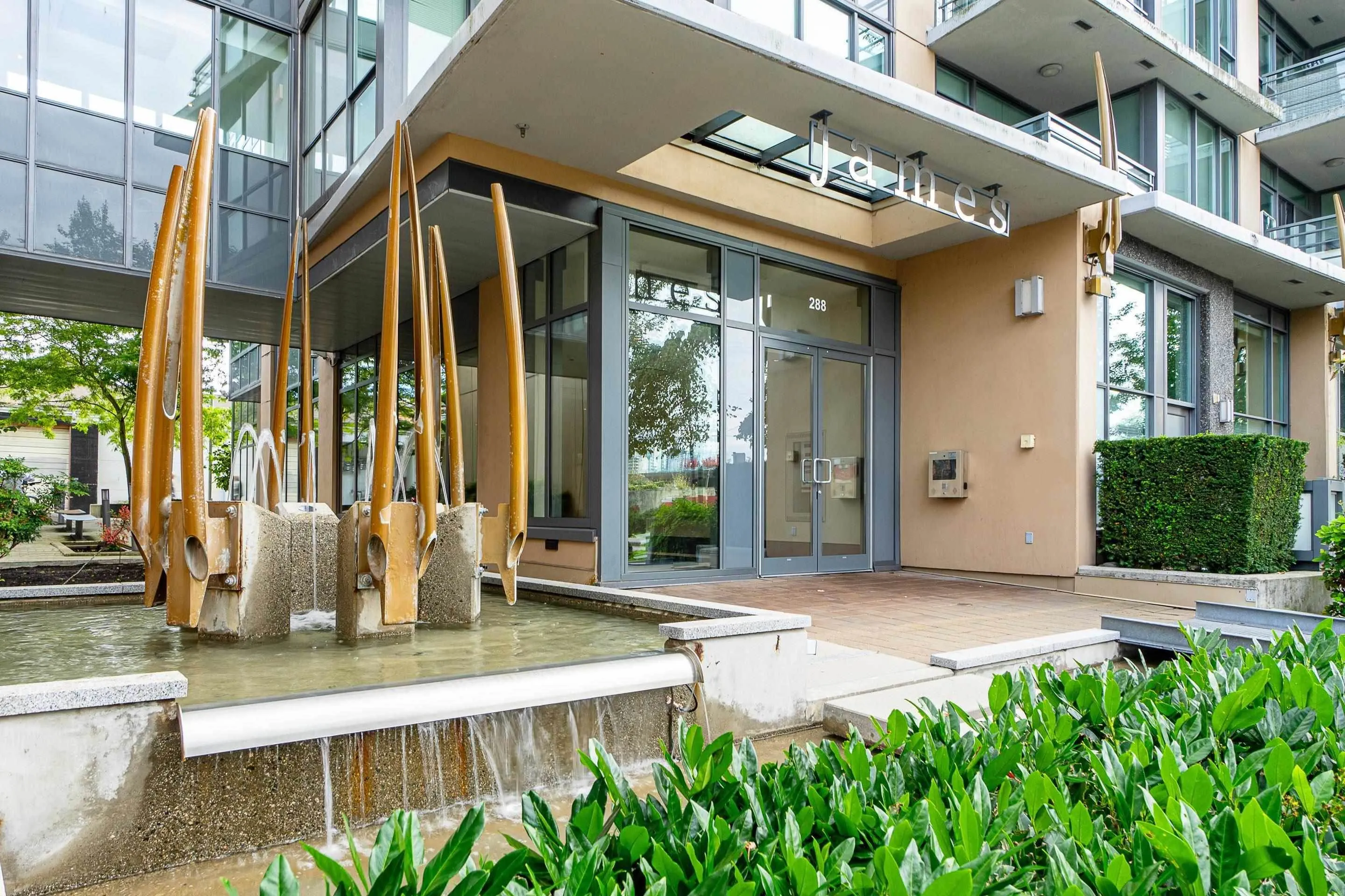 1606 288 W 1st Avenue