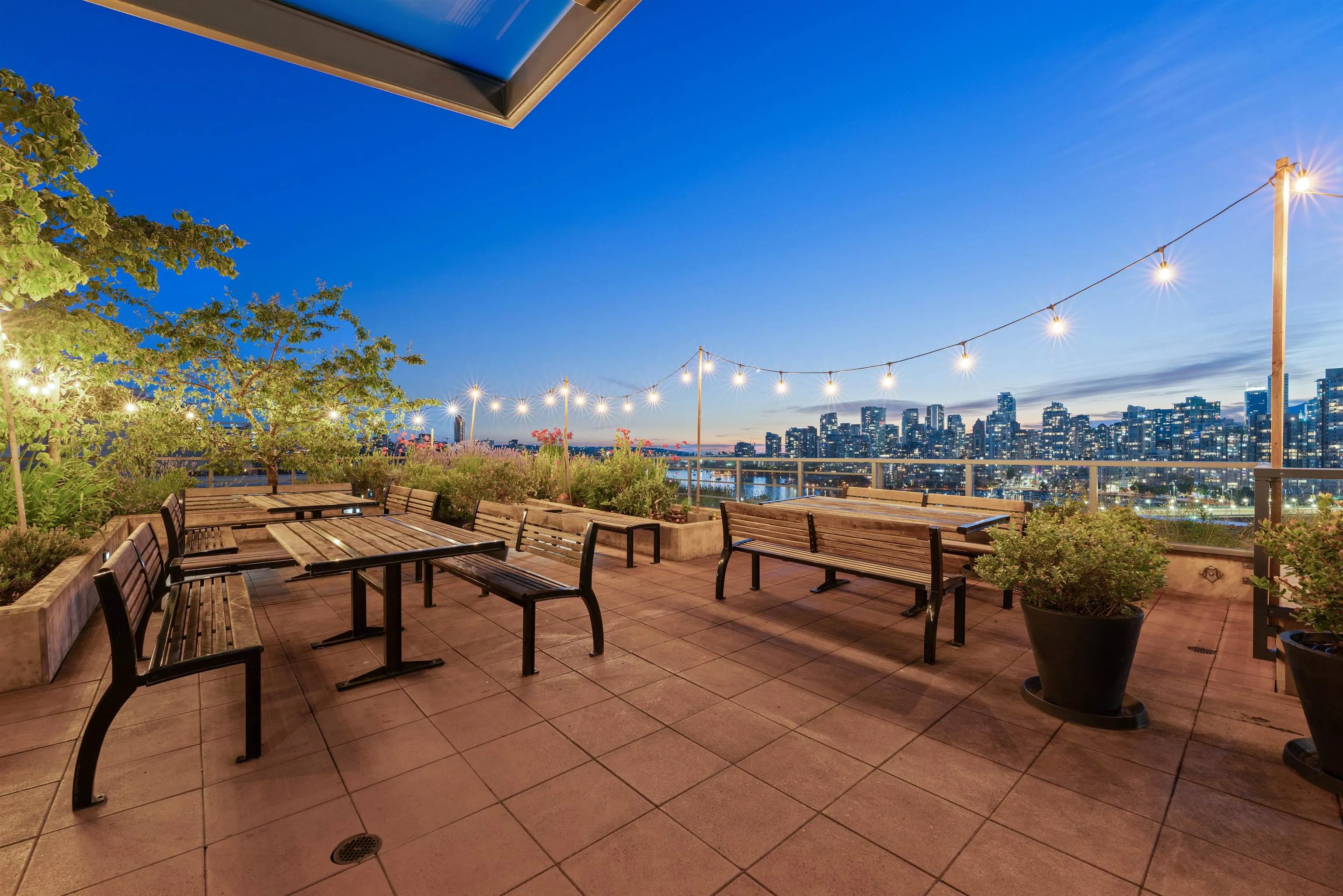 1606 288 W 1st Avenue