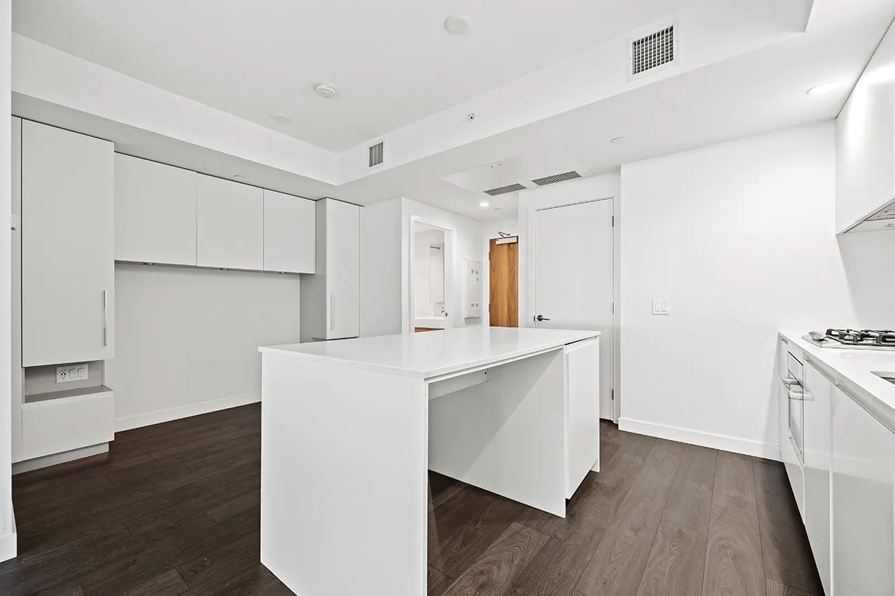 2703 6463 Silver Avenue