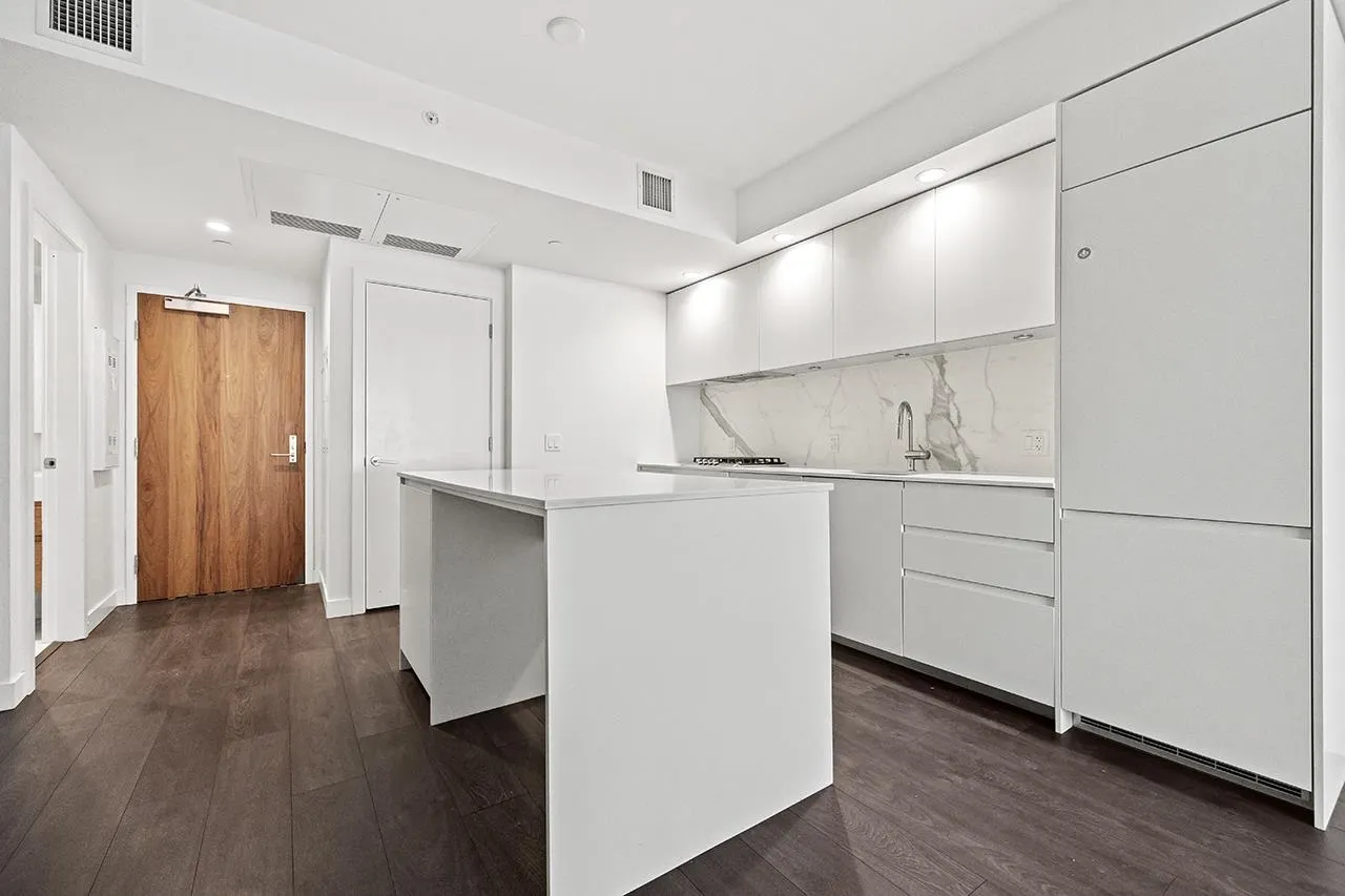 2703 6463 Silver Avenue