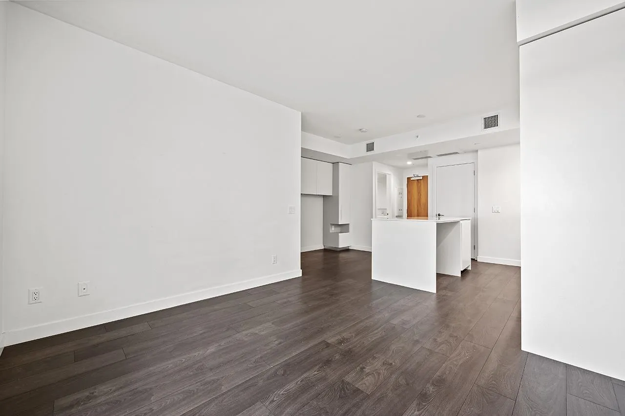 2703 6463 Silver Avenue