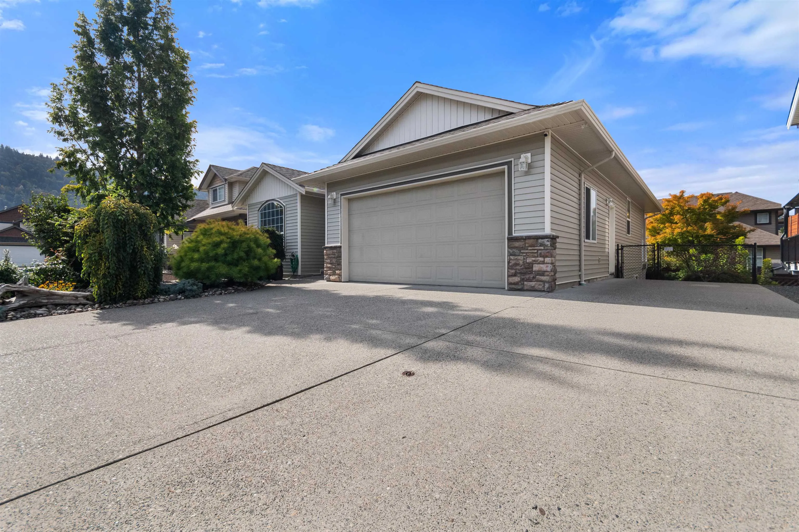 44683 Riverwood Crescent