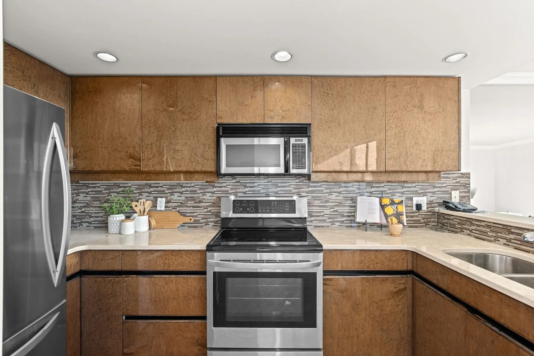 503 1995 Beach Avenue