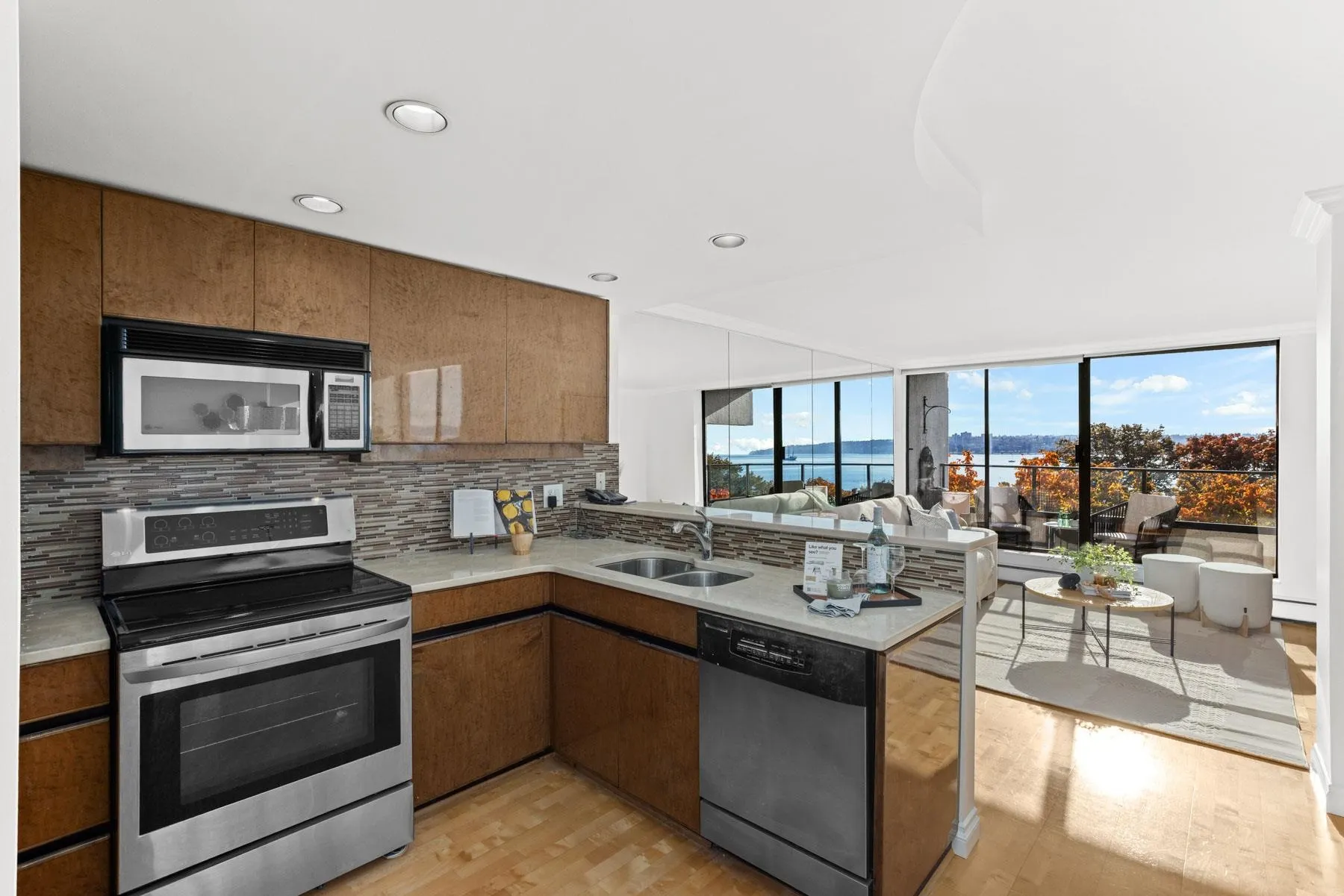 503 1995 Beach Avenue