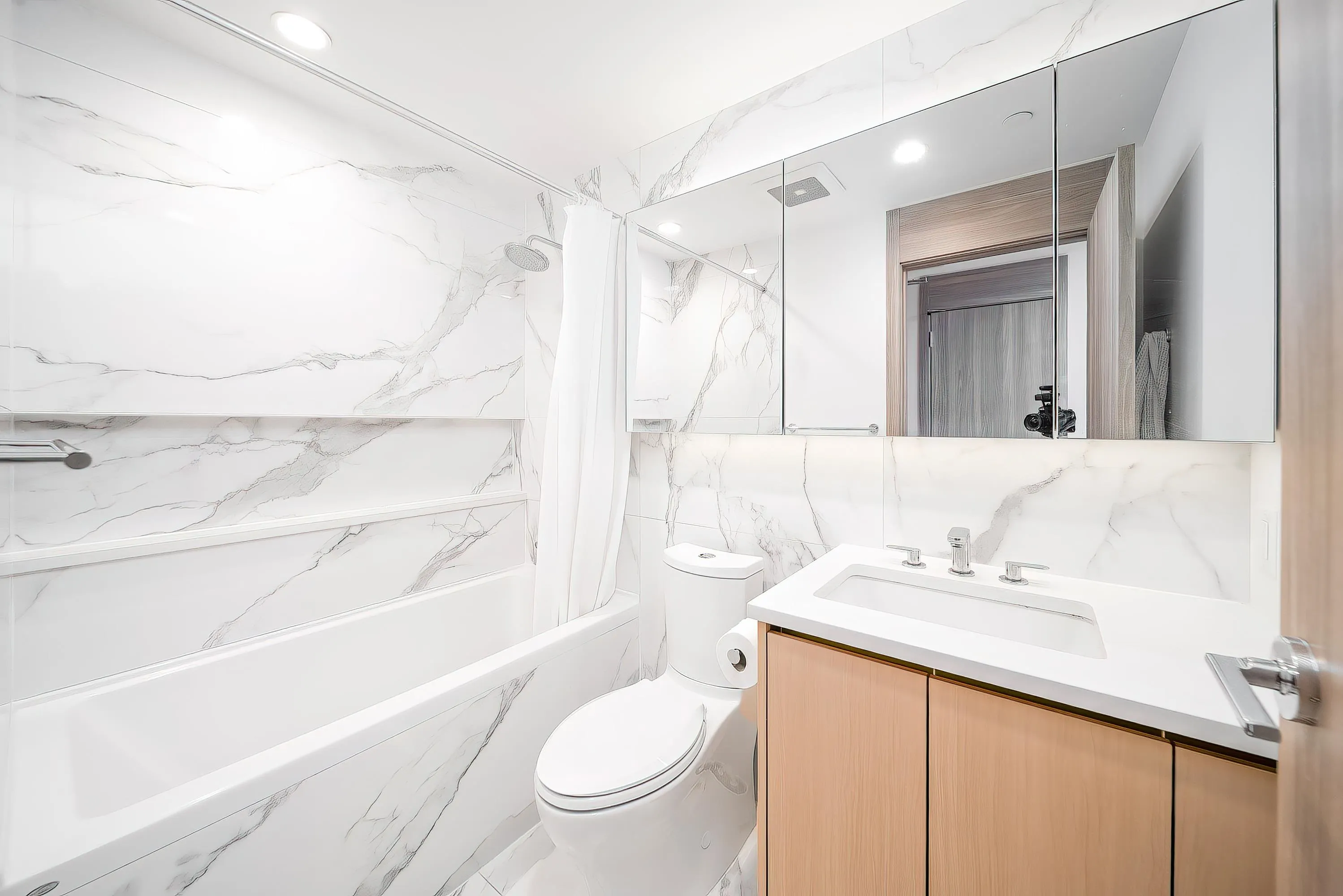 810 4880 Lougheed Highway