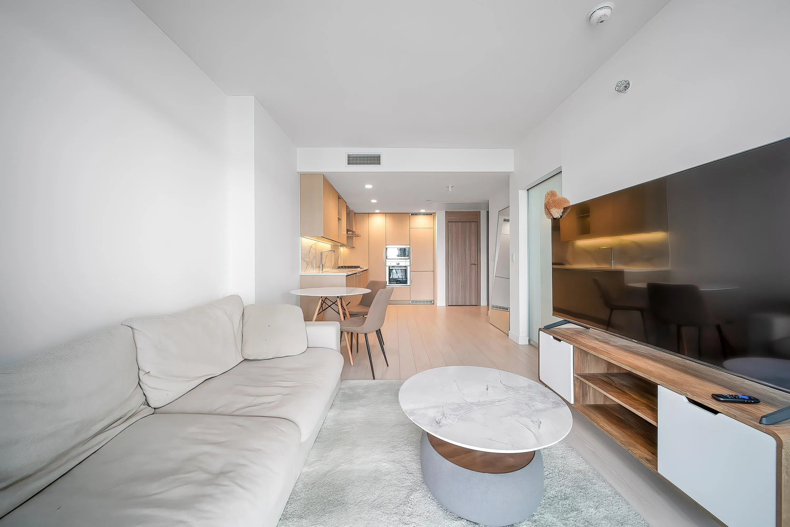 810 4880 Lougheed Highway