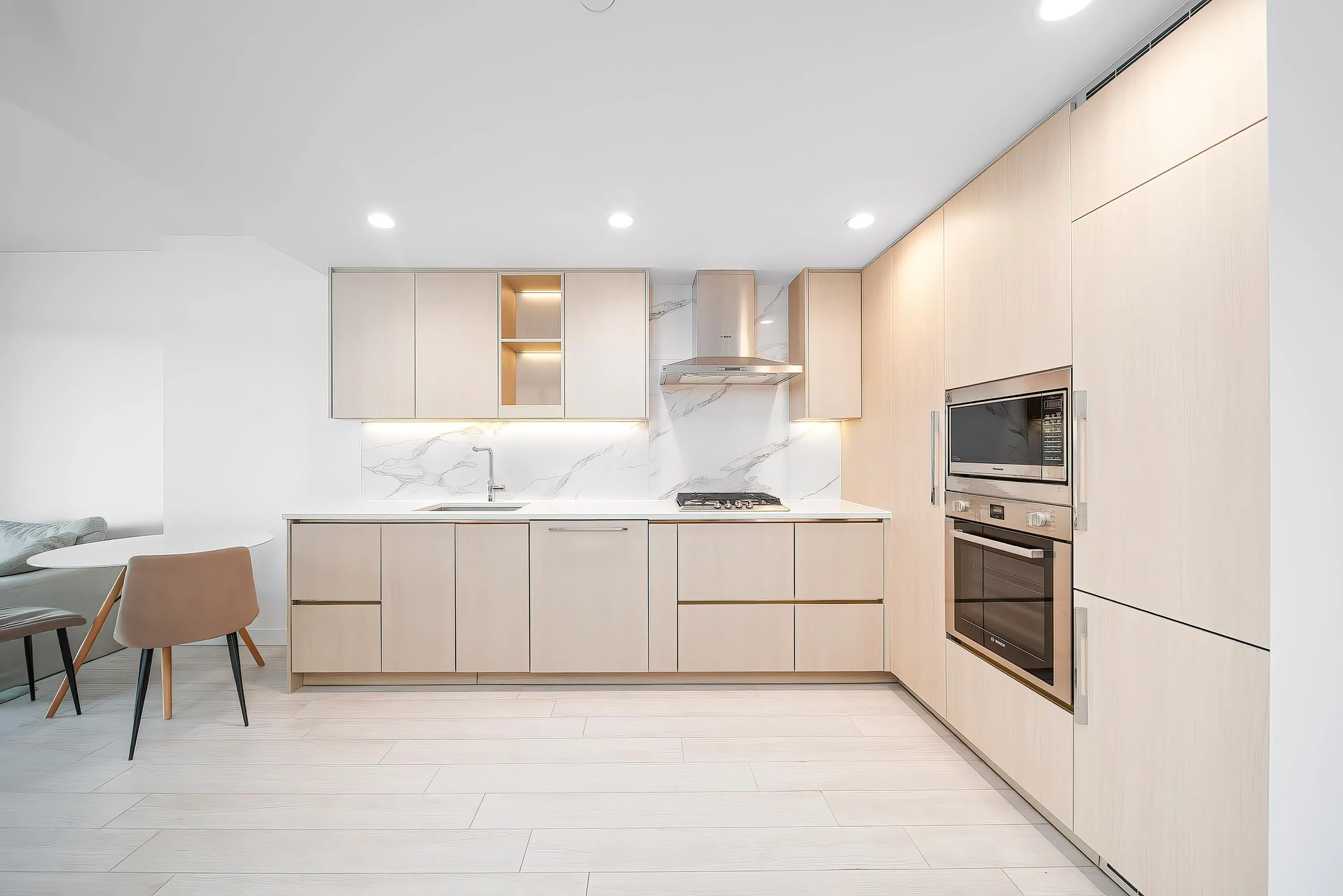 810 4880 Lougheed Highway