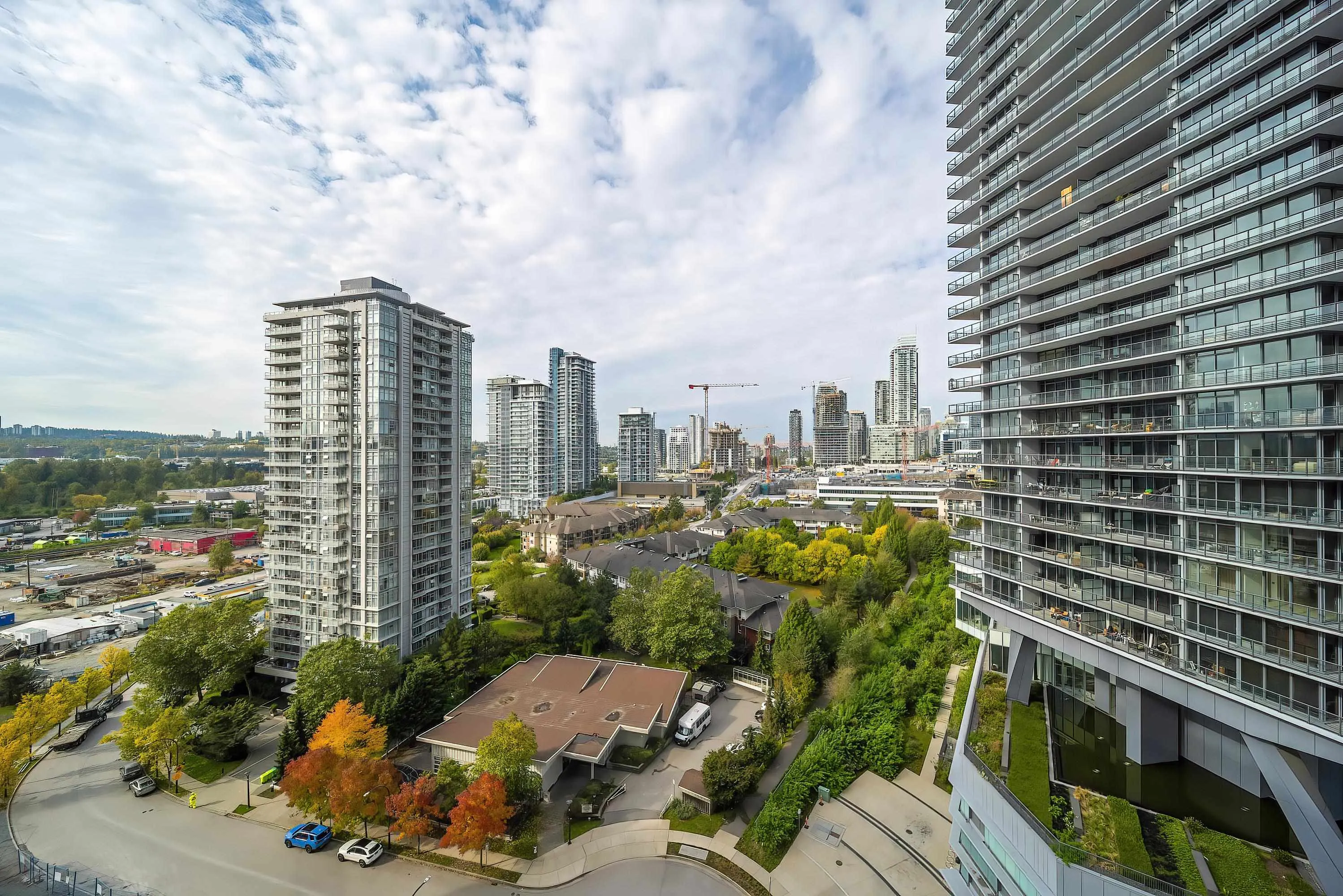 810 4880 Lougheed Highway