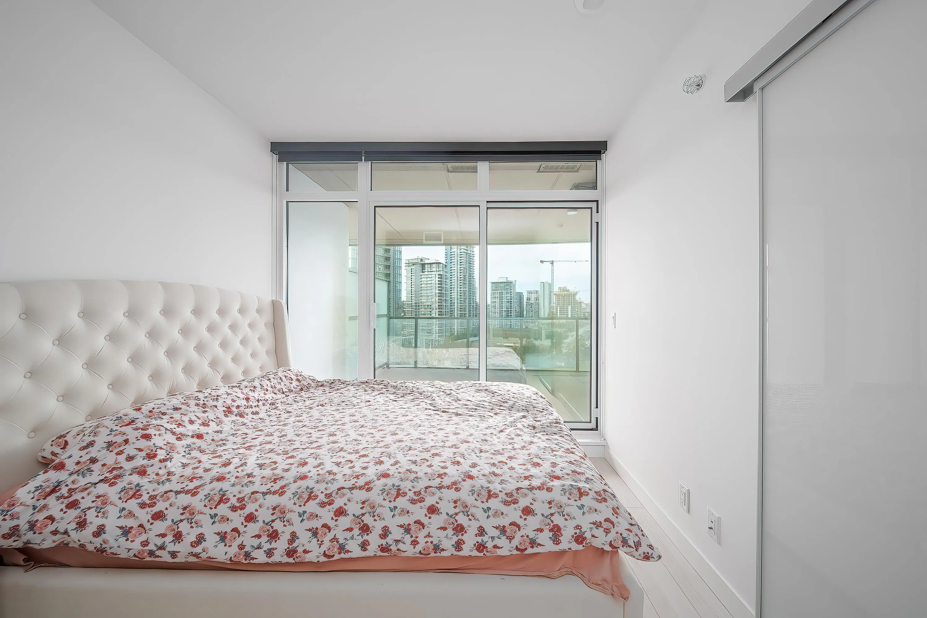810 4880 Lougheed Highway