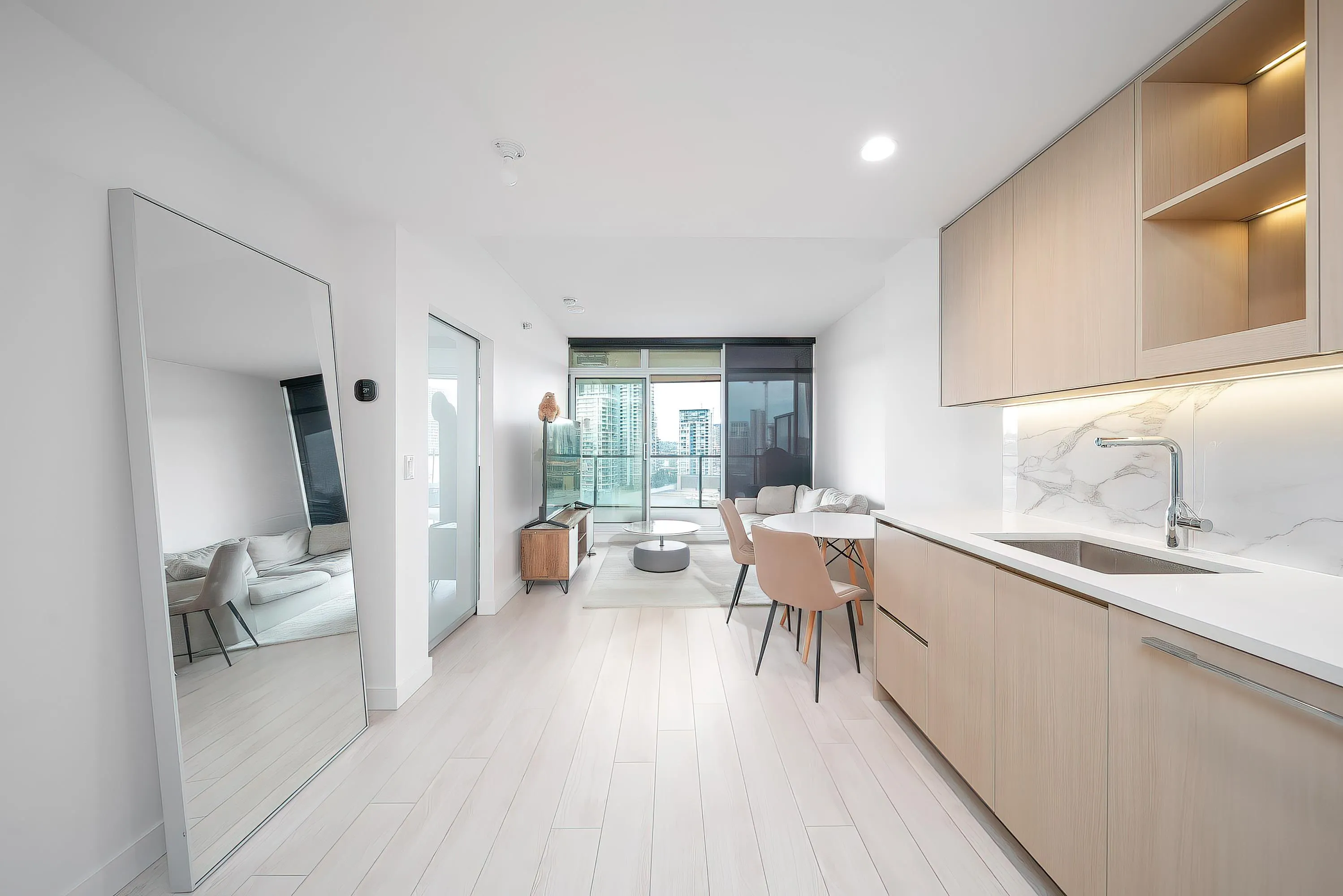 810 4880 Lougheed Highway