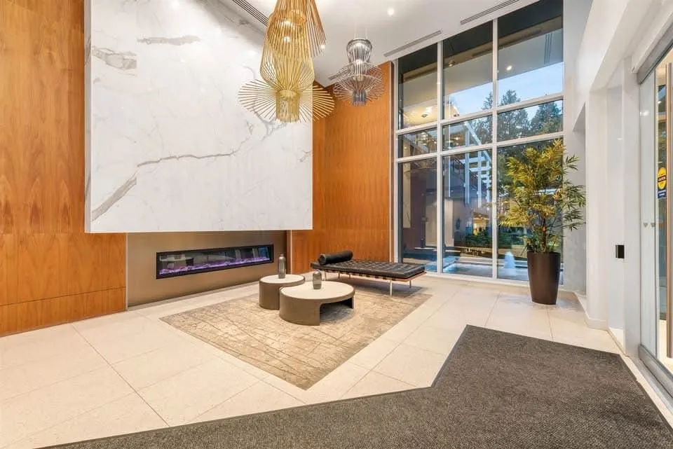 1703 585 Austin Avenue