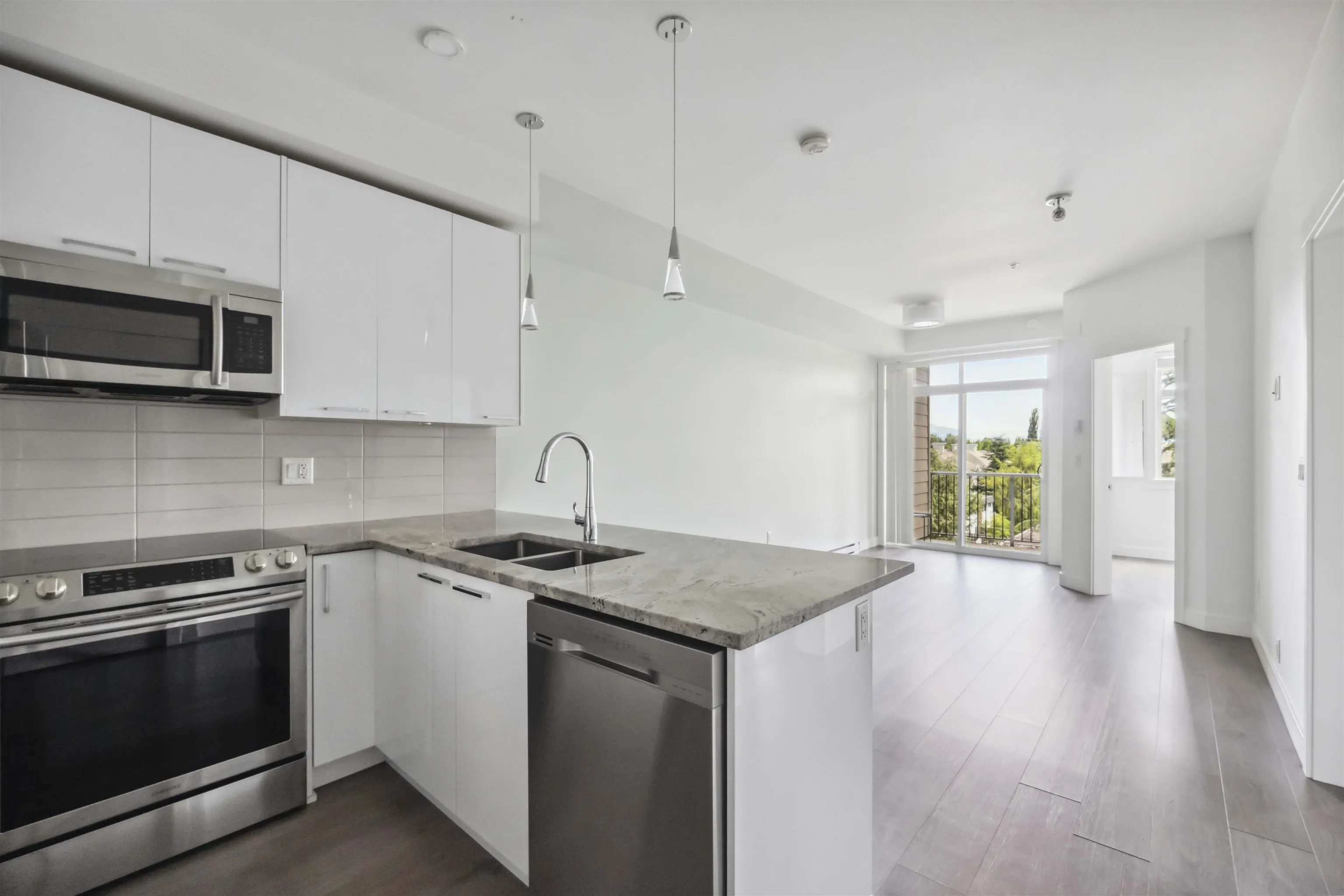 419 20686 Eastleigh Crescent