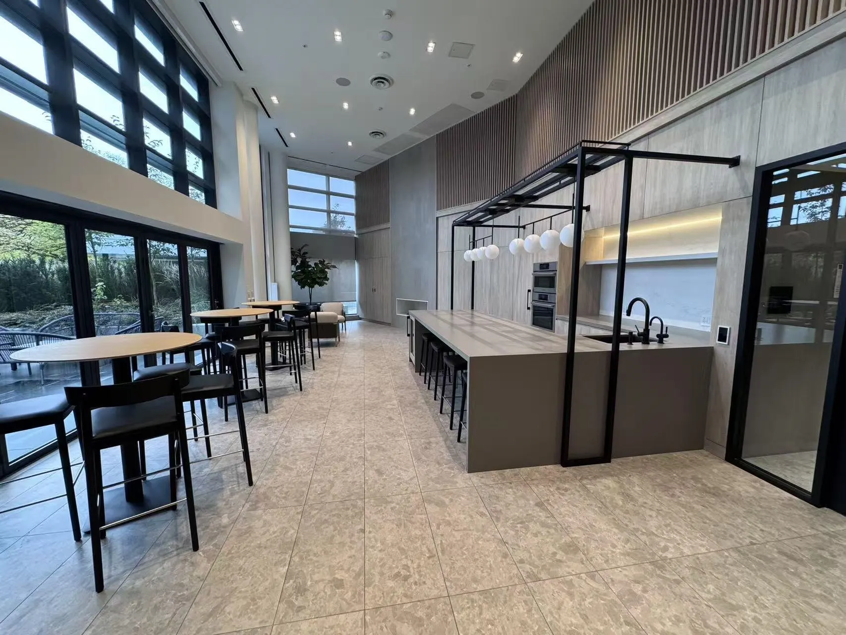 565 6600 Minoru Boulevard