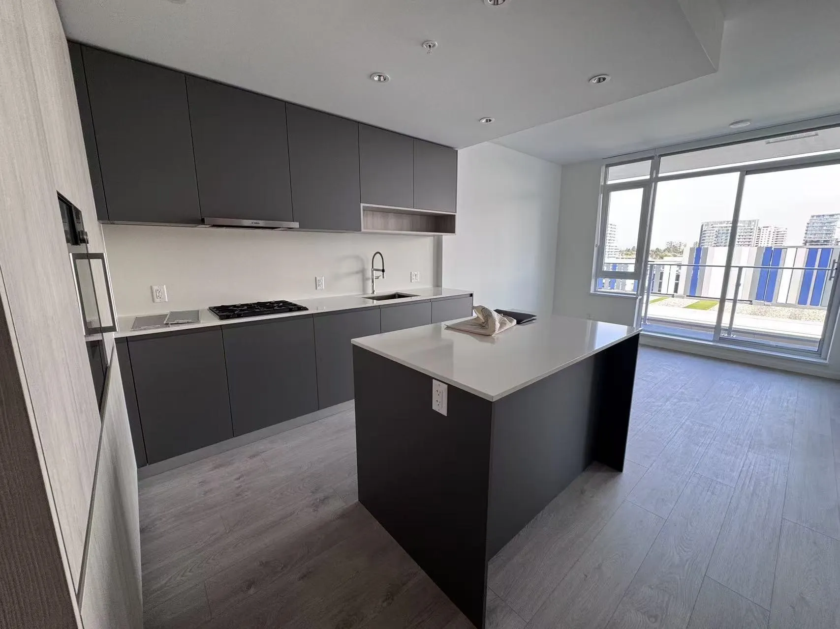 565 6600 Minoru Boulevard