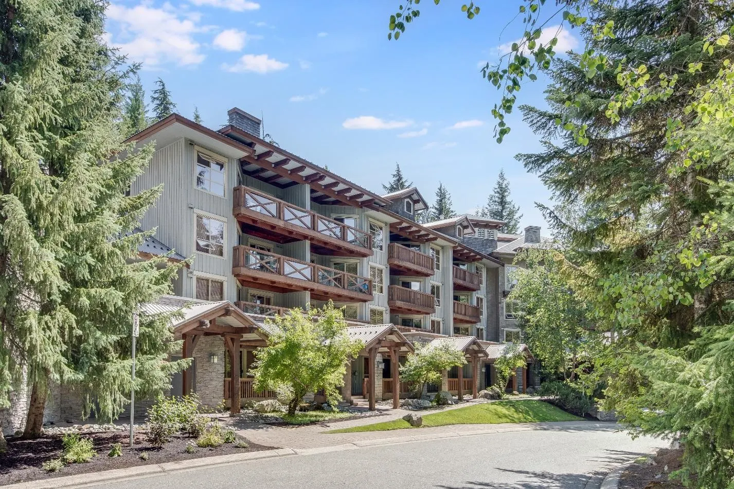 104G 4653 Blackcomb Way