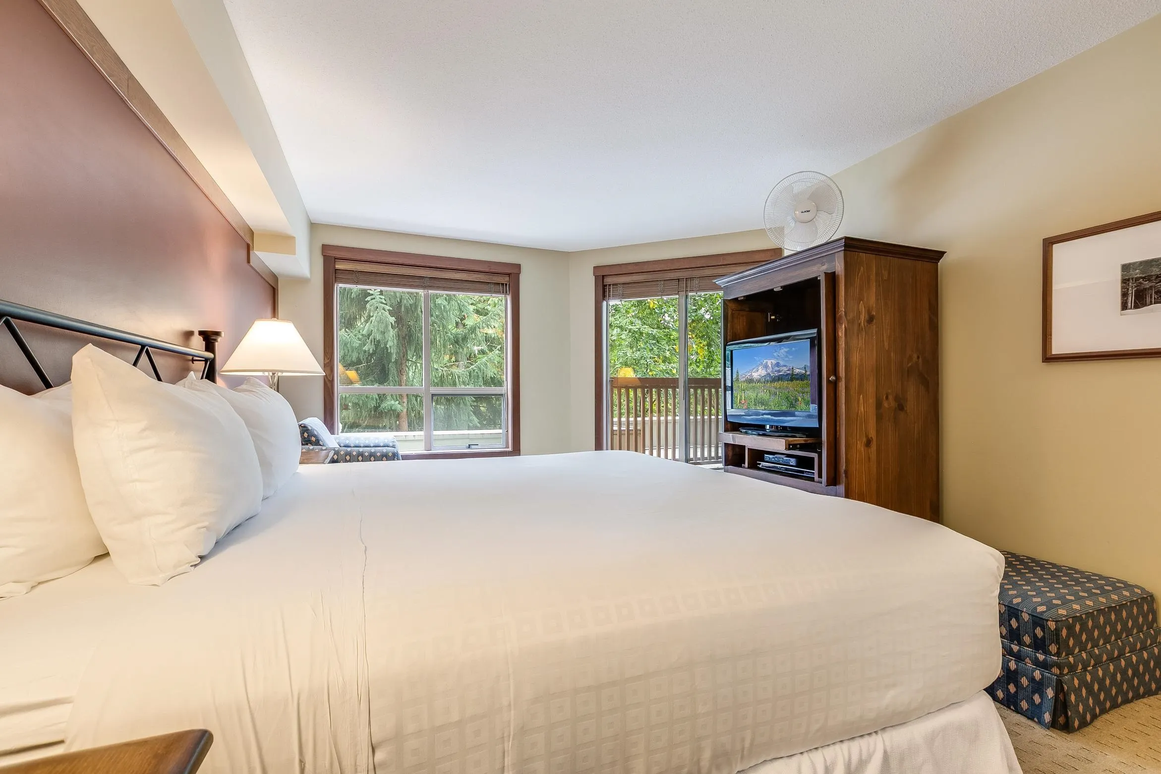 104G 4653 Blackcomb Way