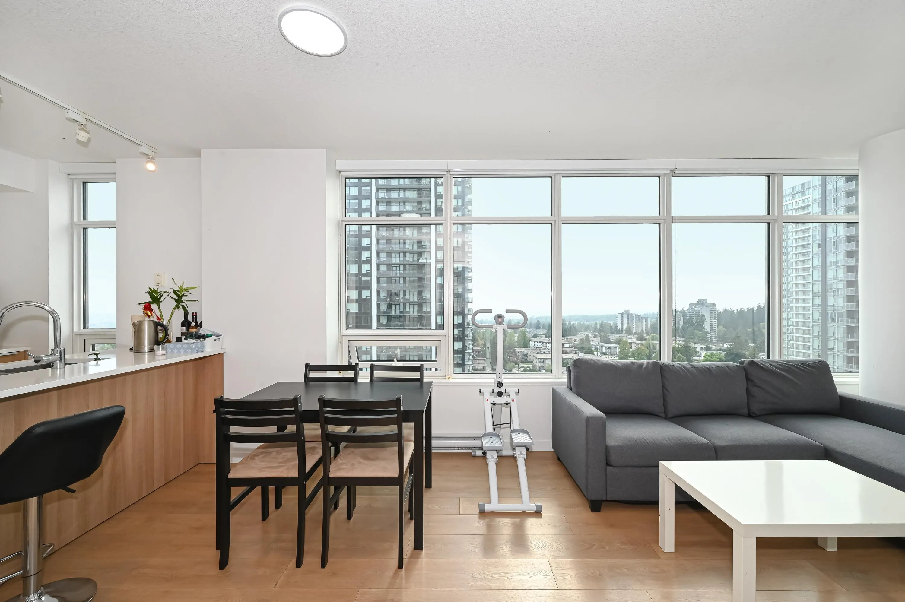1507 6461 Telford Avenue