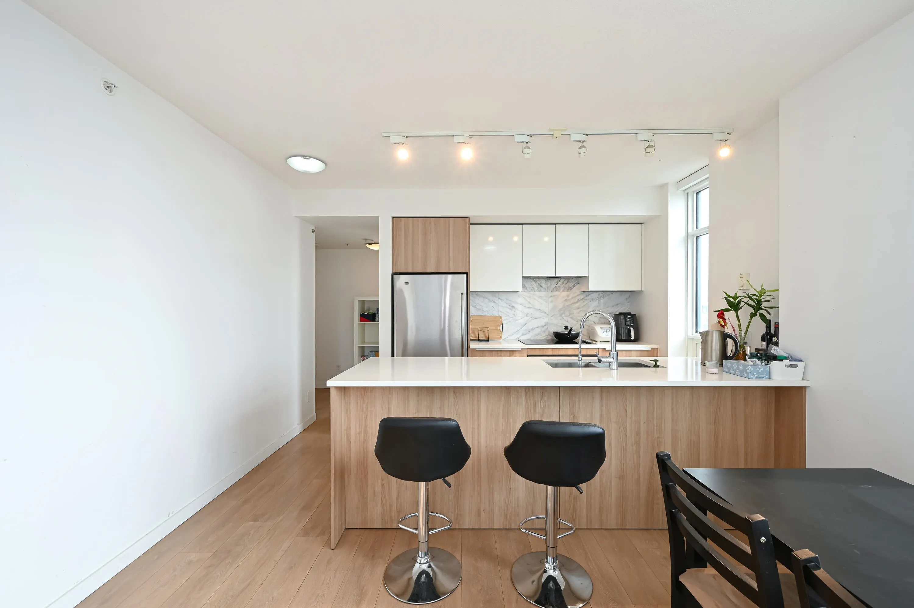 1507 6461 Telford Avenue