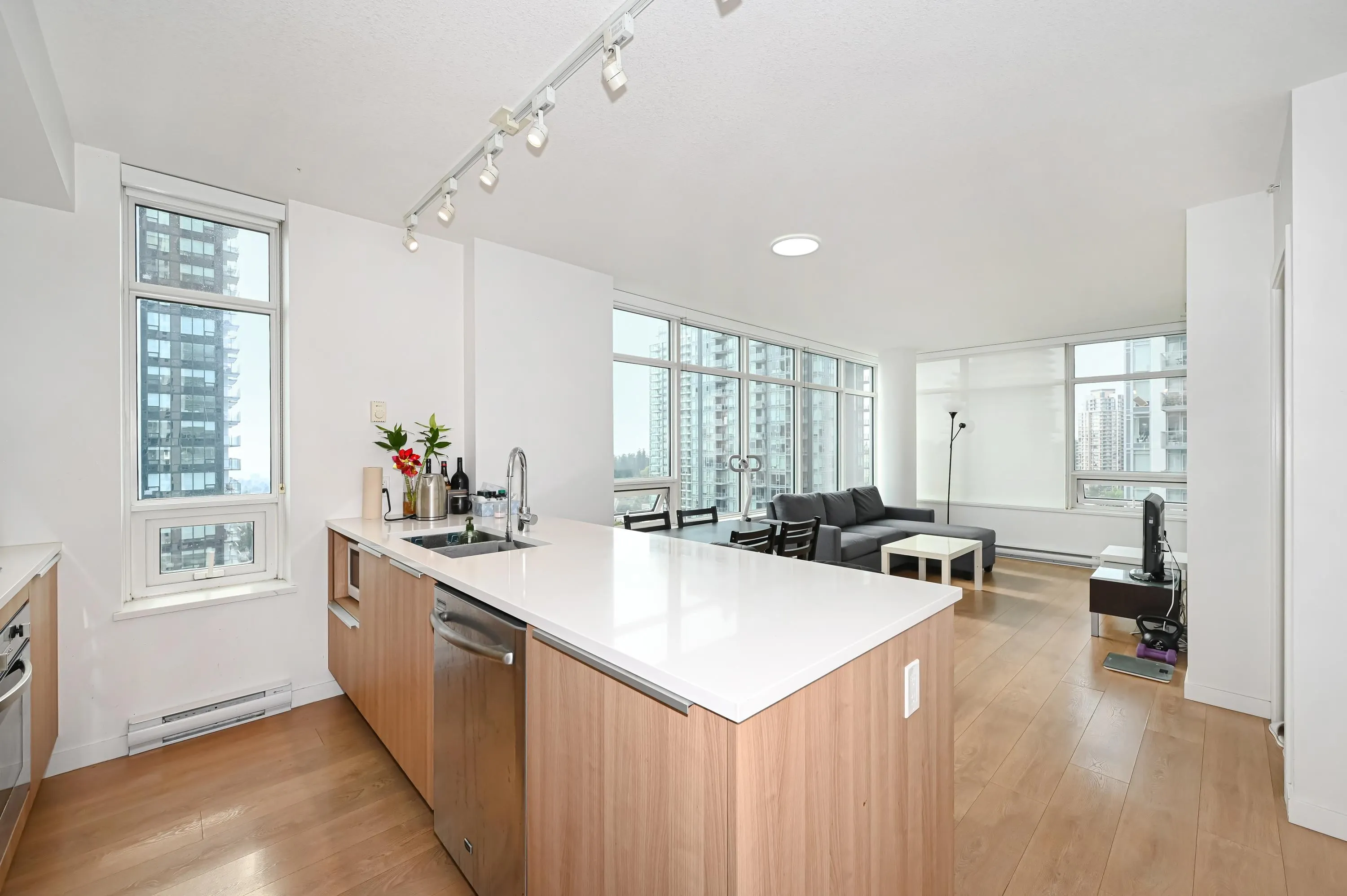 1507 6461 Telford Avenue