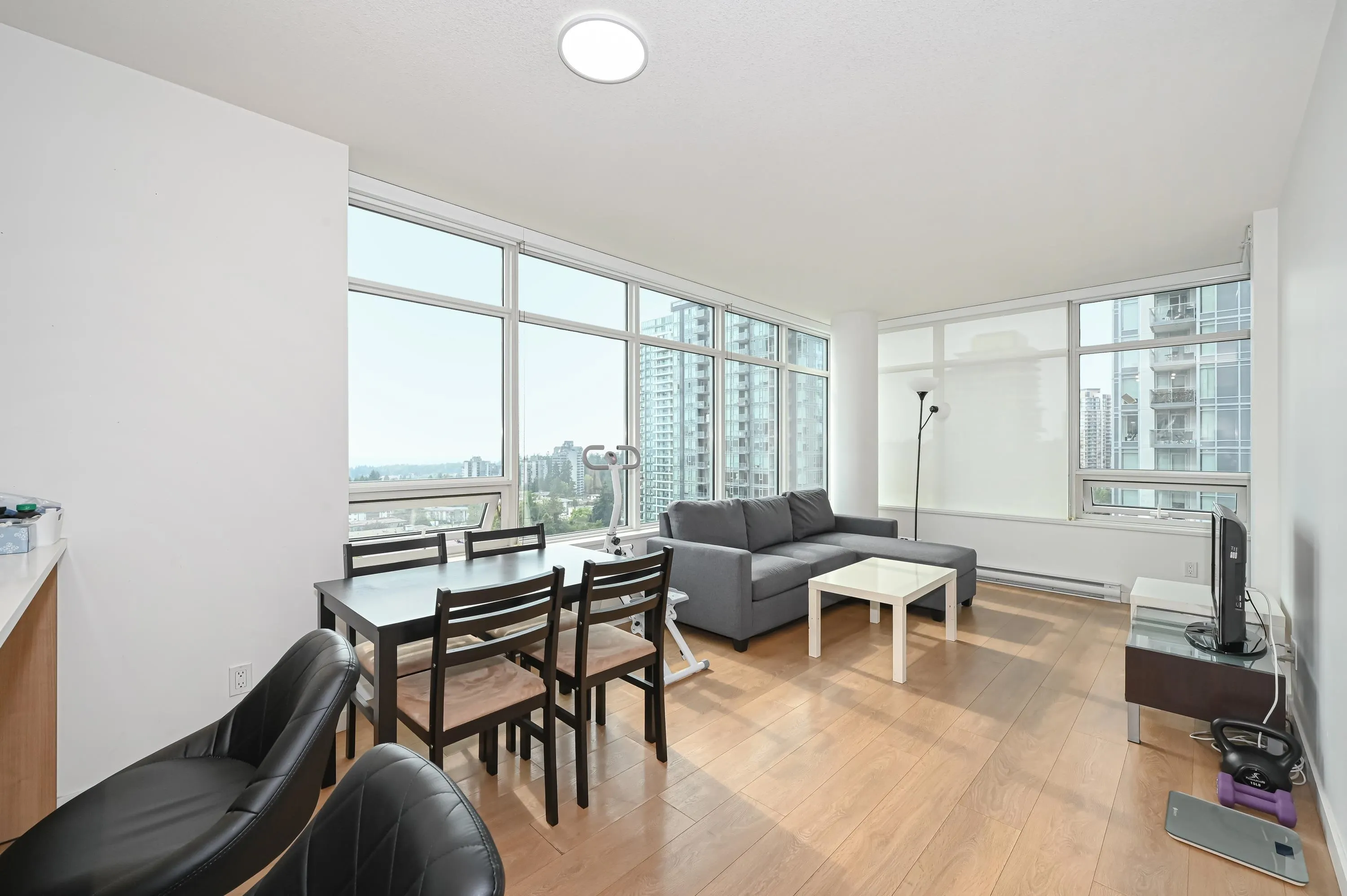 1507 6461 Telford Avenue