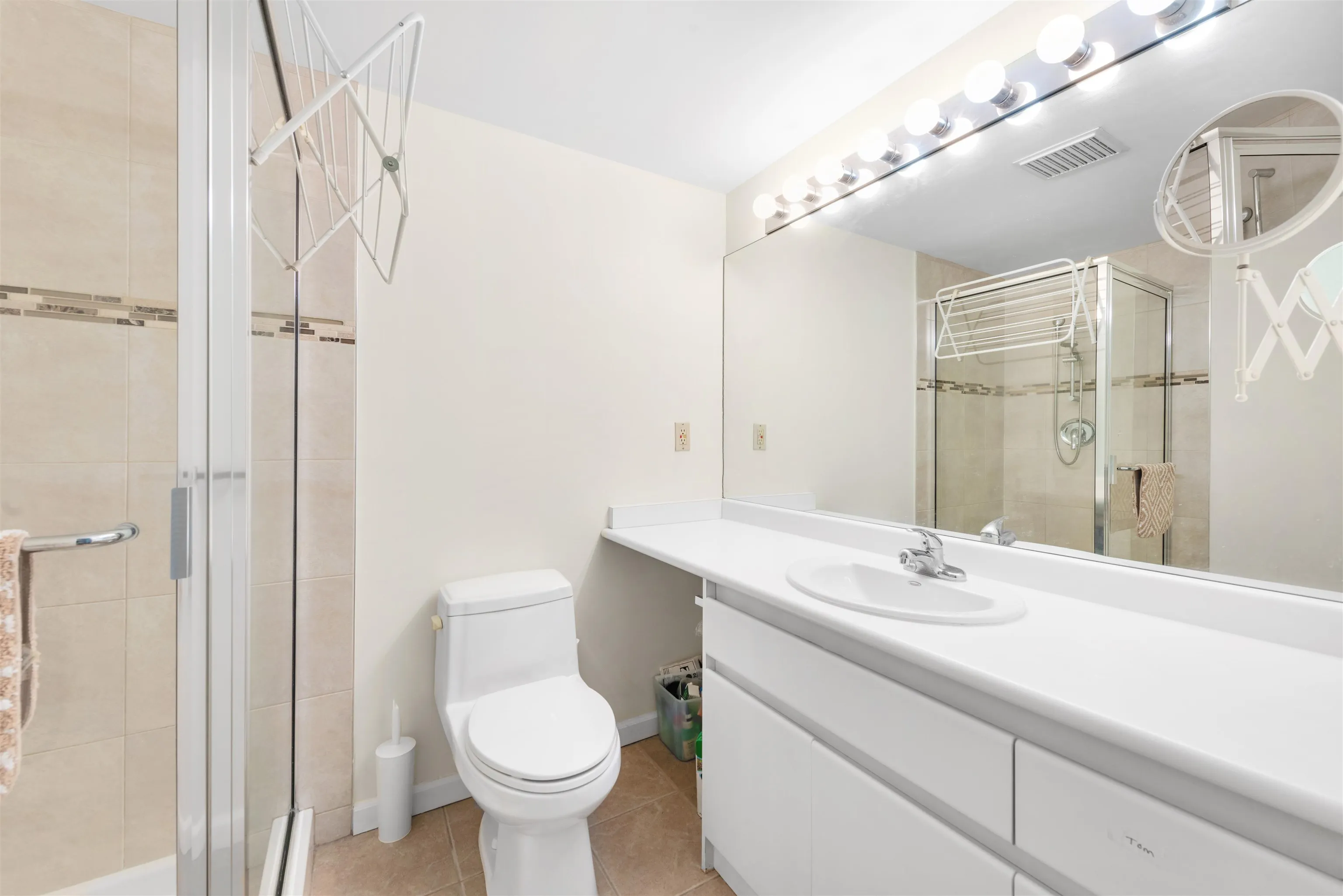 202 410 Carnarvon Street