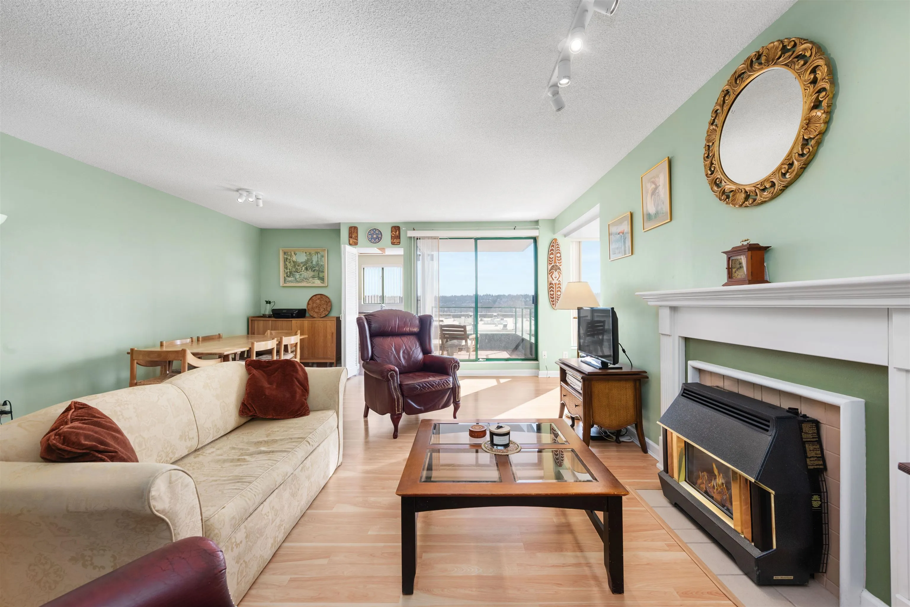 202 410 Carnarvon Street