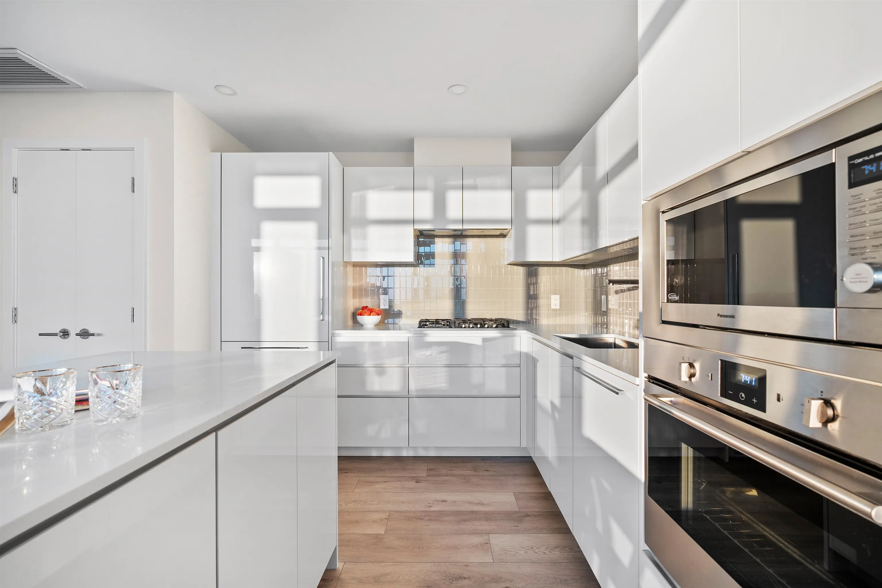 3102 10428 Whalley Boulevard