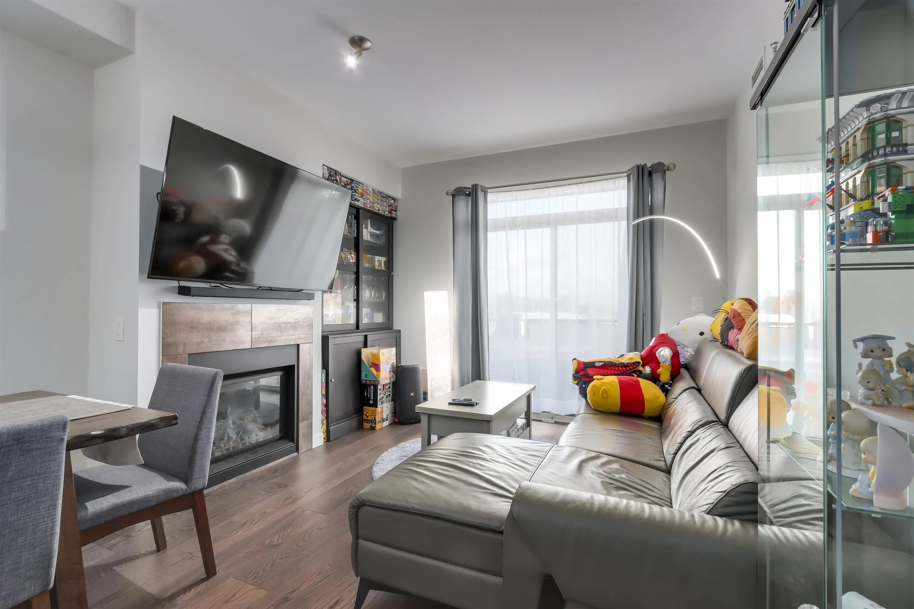 209 6077 London Road