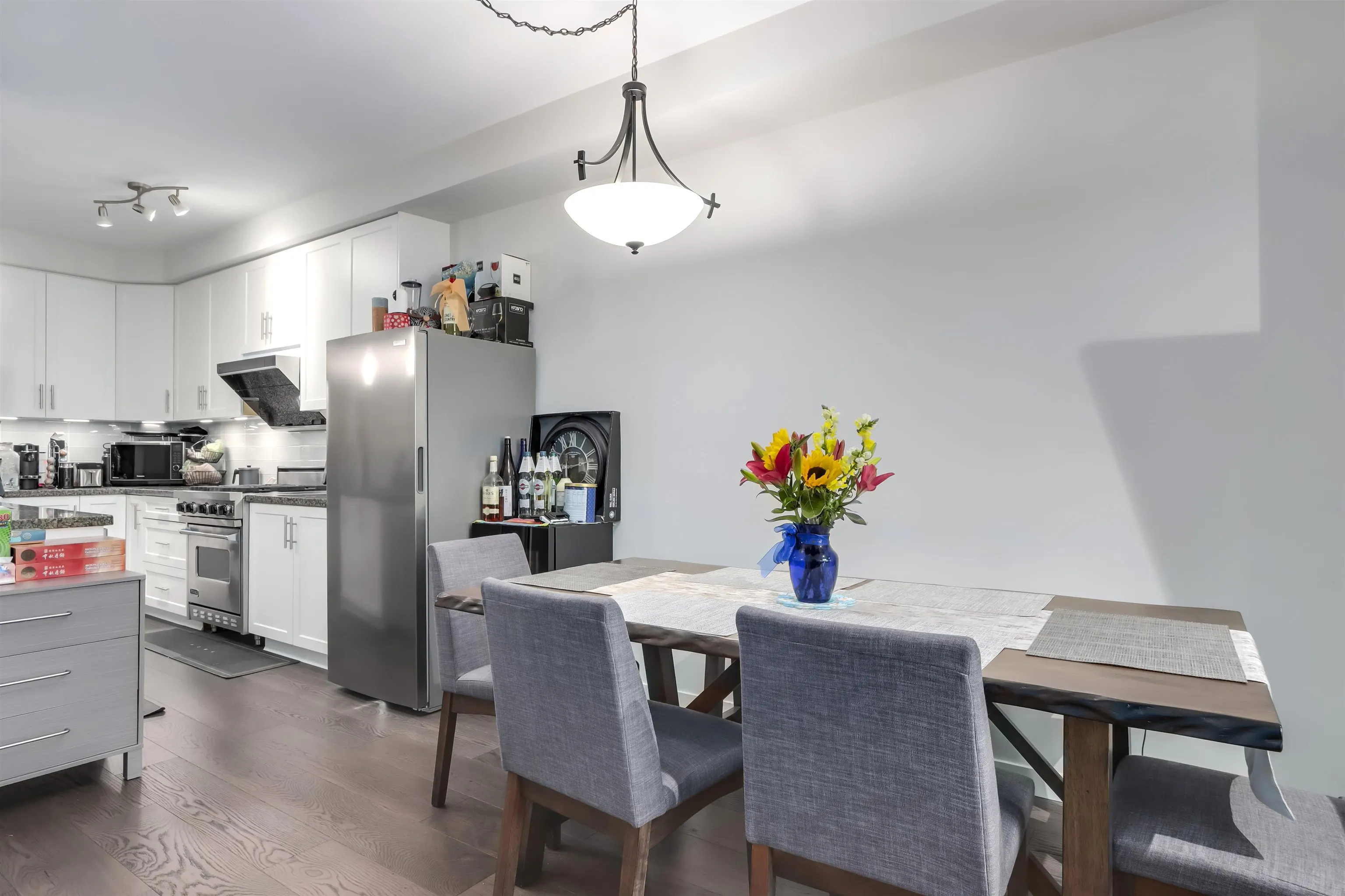 209 6077 London Road