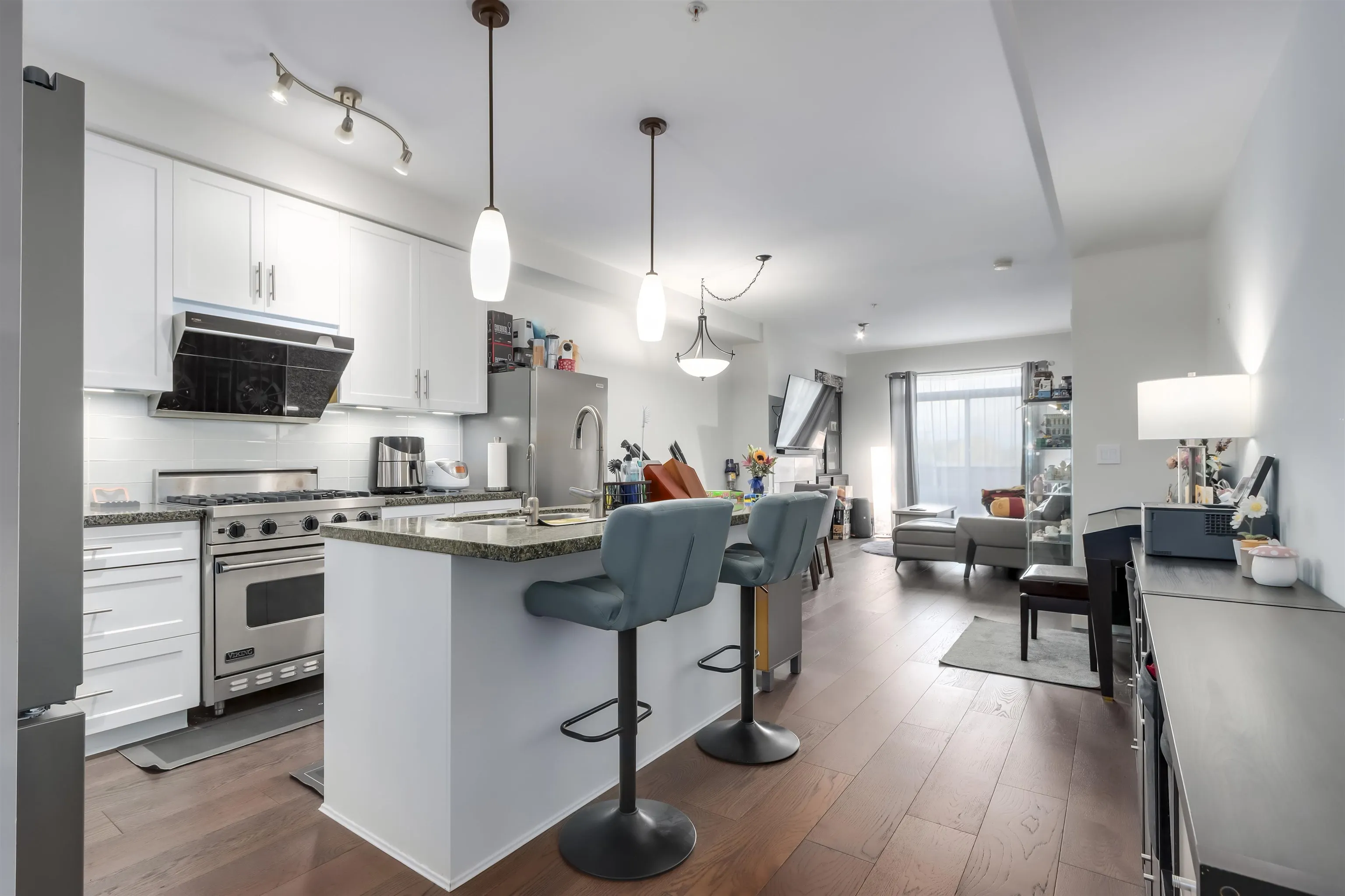 209 6077 London Road