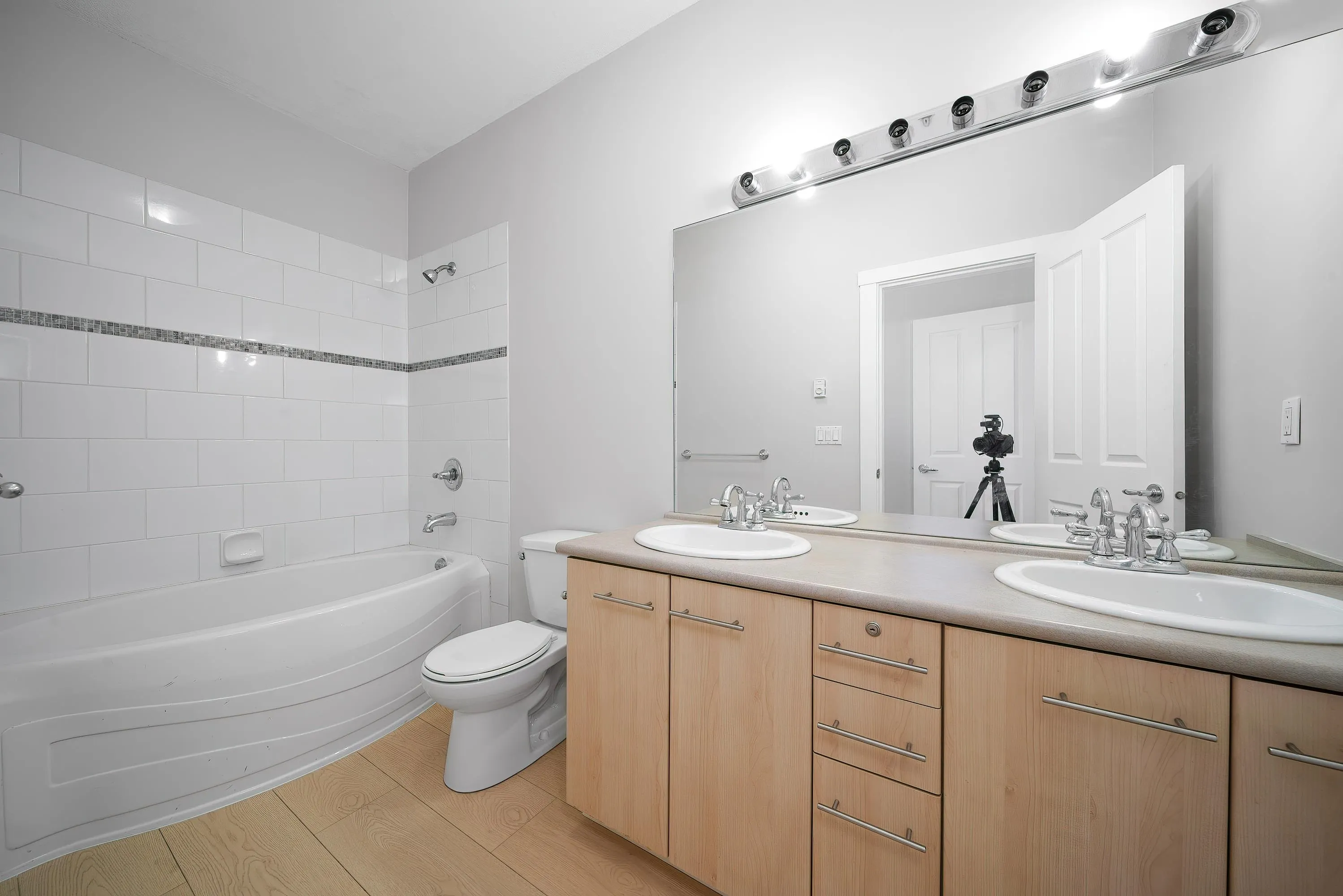 5403 5111 Garden City Road