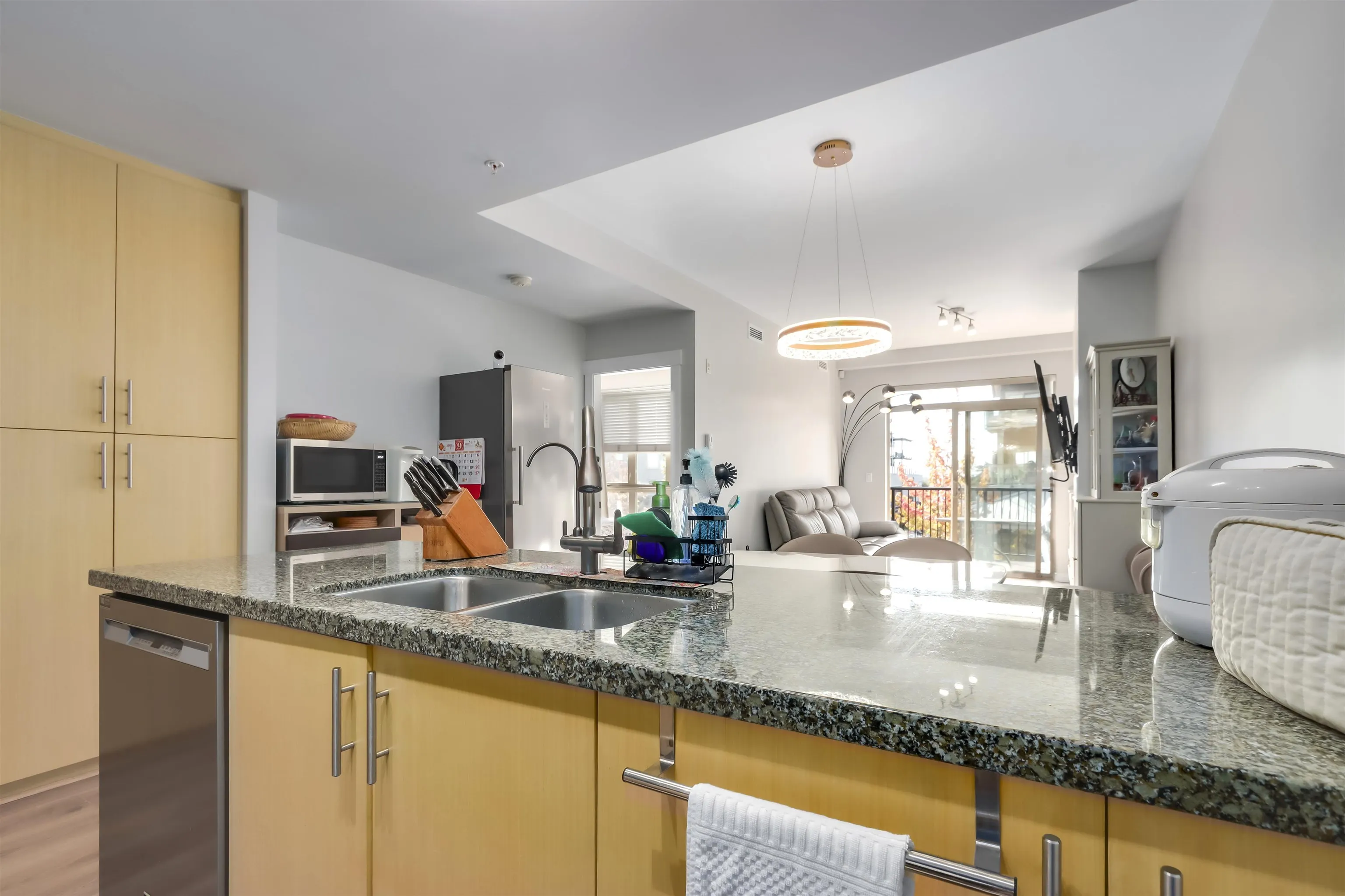 204 6077 London Road