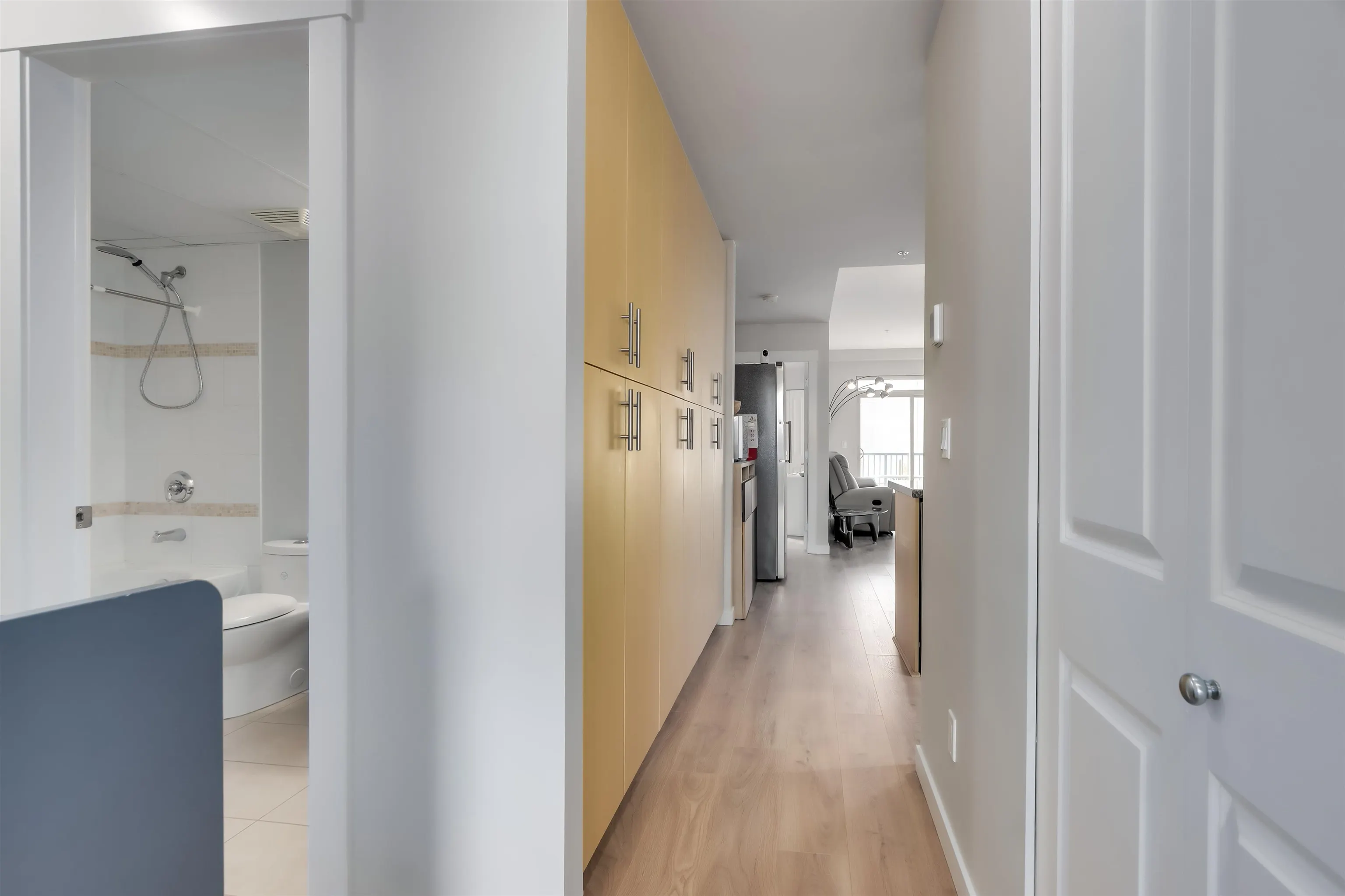 204 6077 London Road