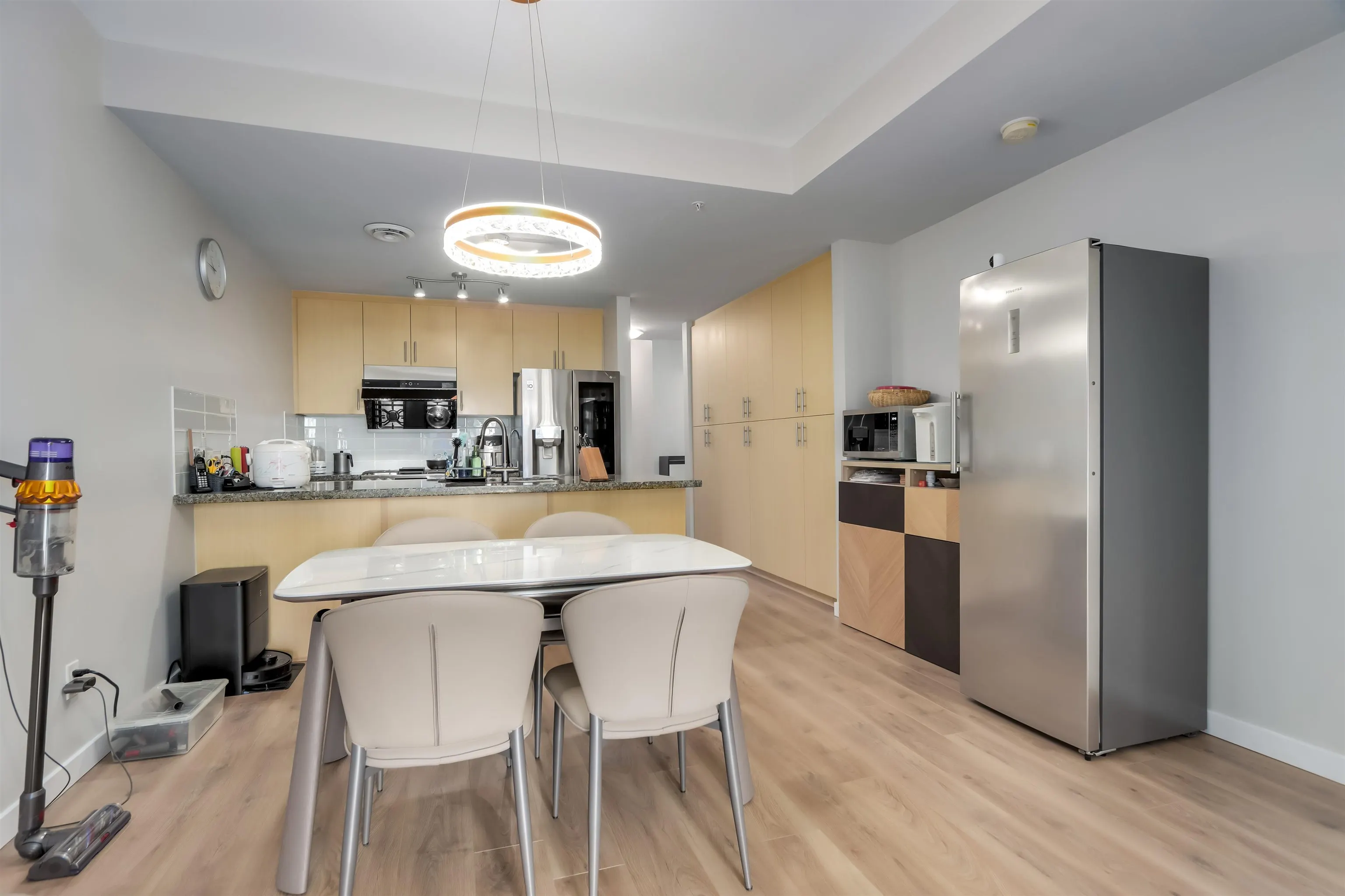 204 6077 London Road