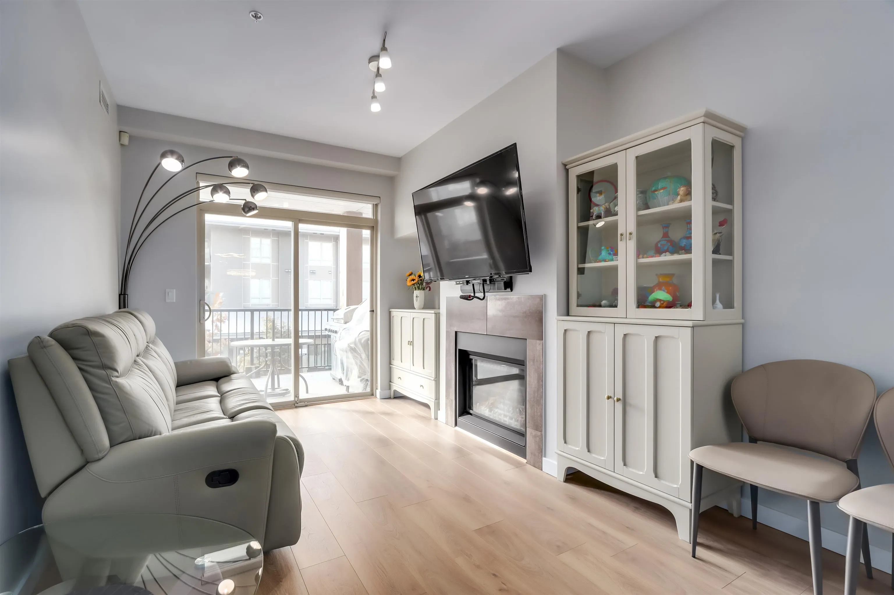 204 6077 London Road