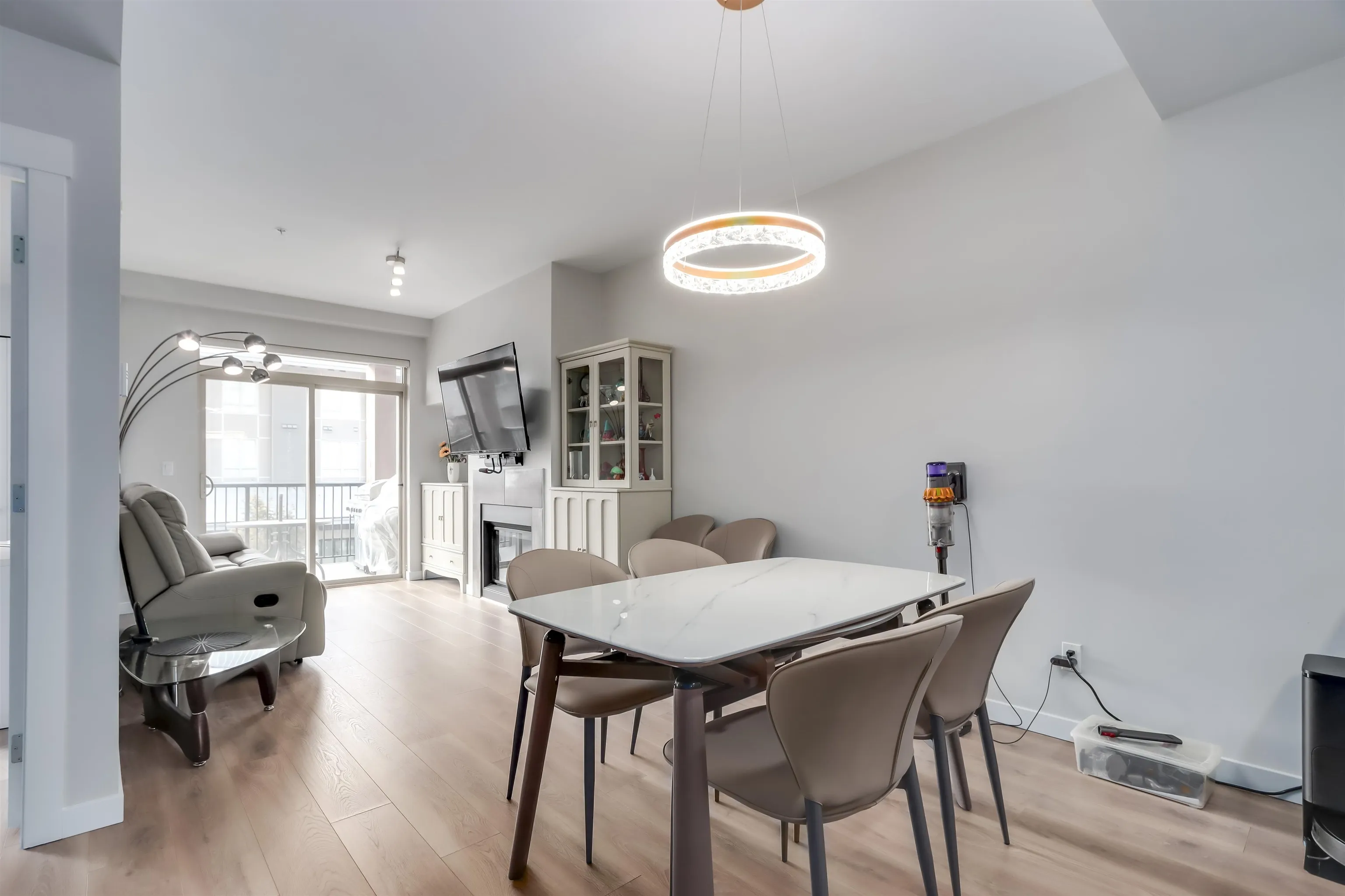 204 6077 London Road