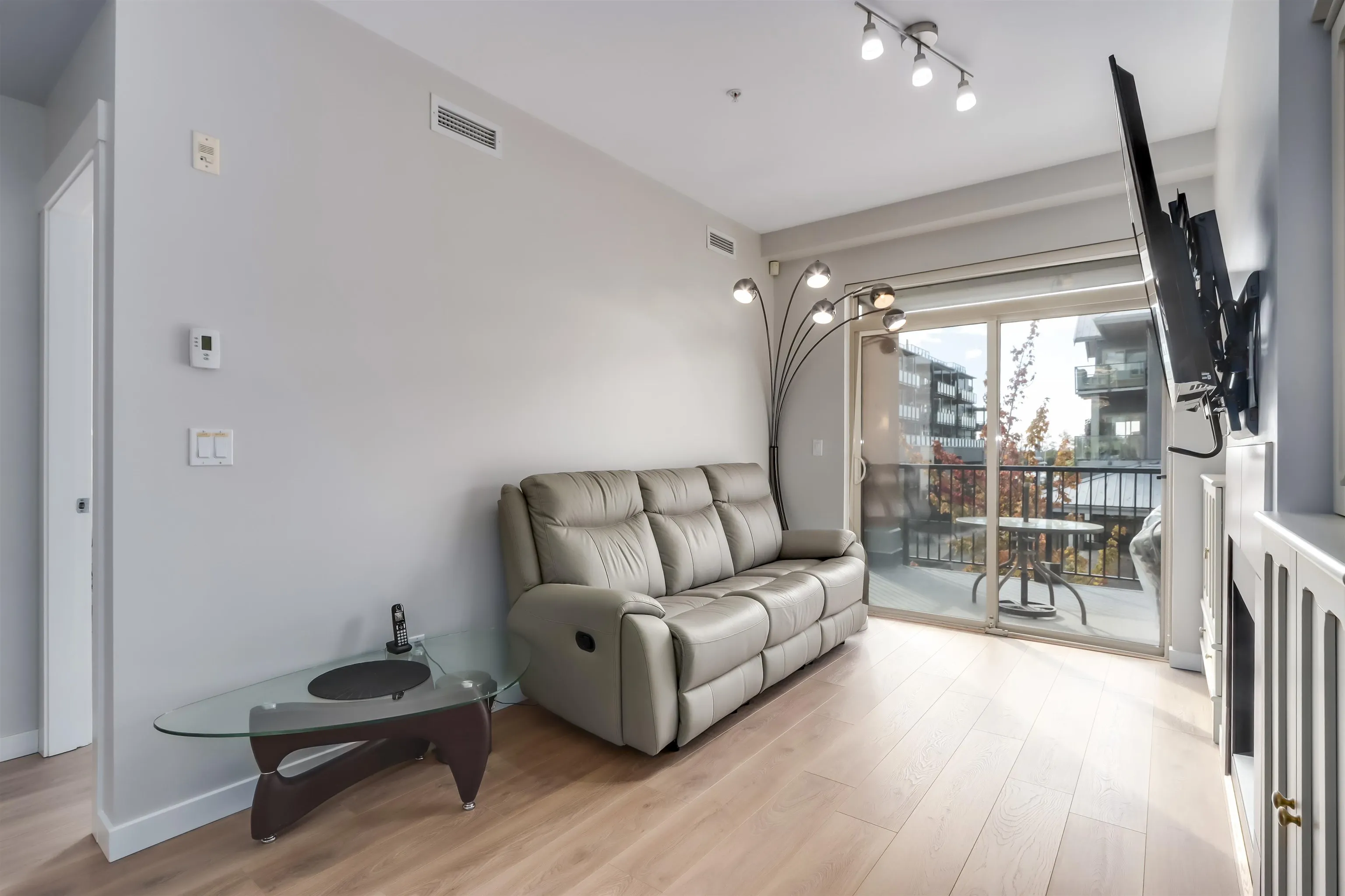 204 6077 London Road