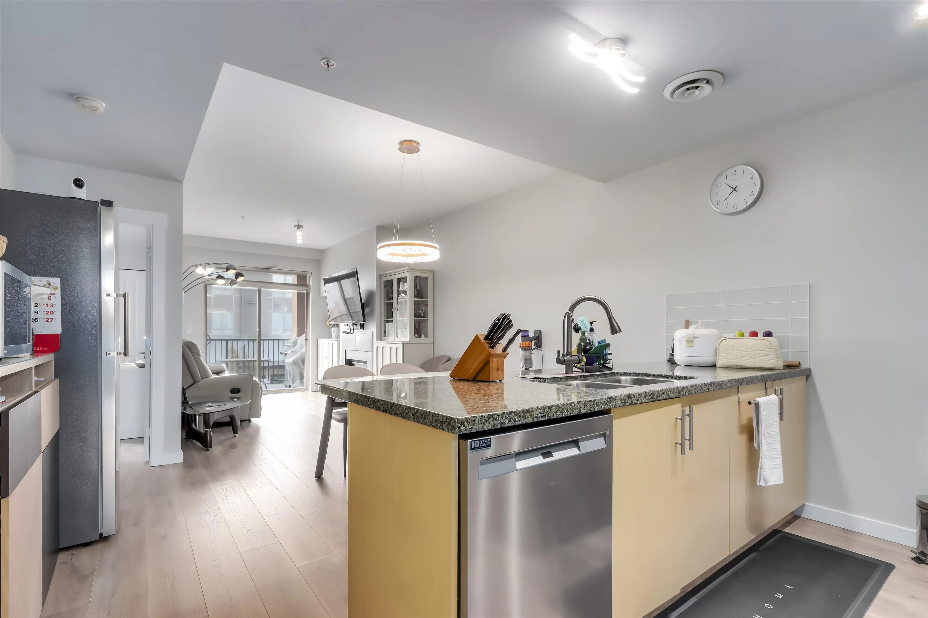 204 6077 London Road