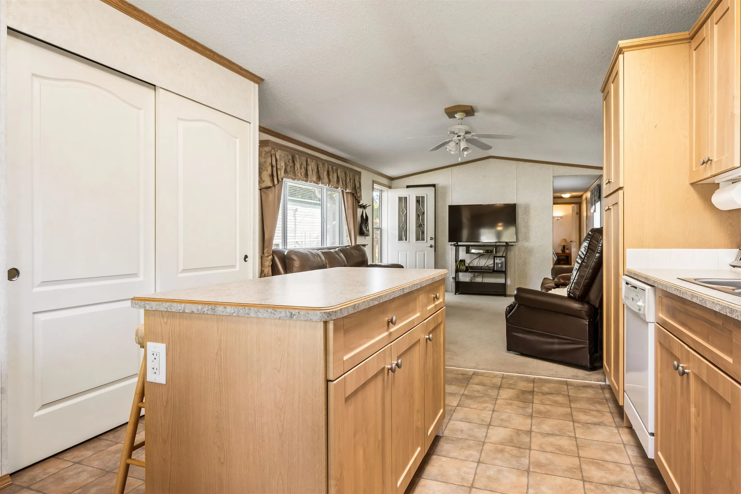 27 46484 Chilliwack Lake Road