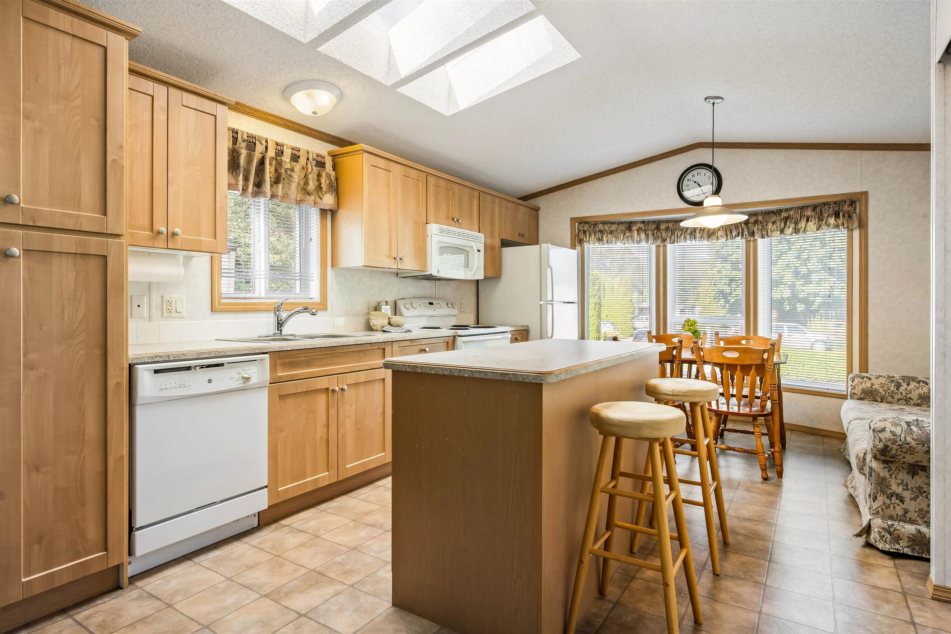 27 46484 Chilliwack Lake Road